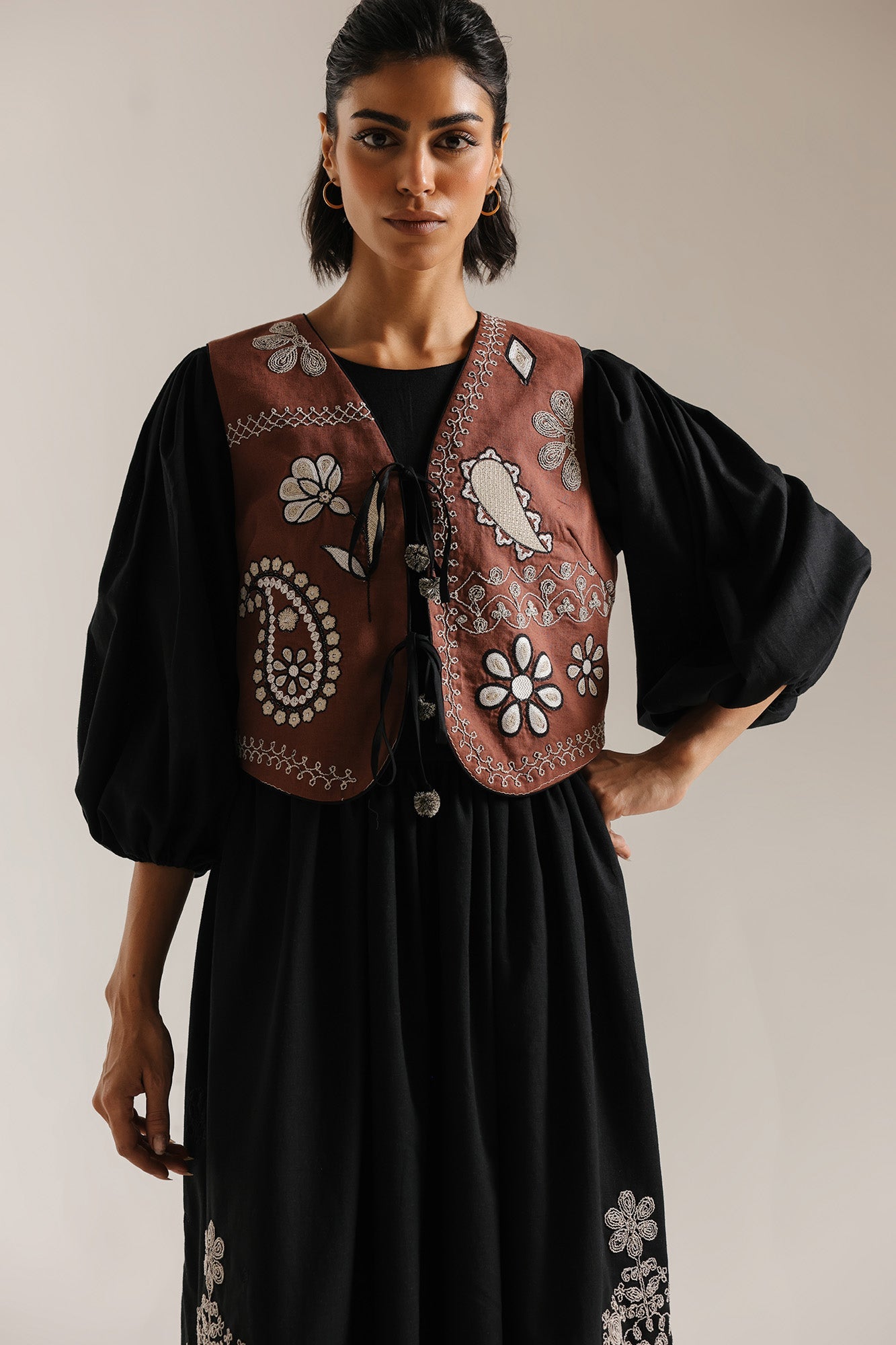 EMBROIDERED DRESS (E1013/101/901)