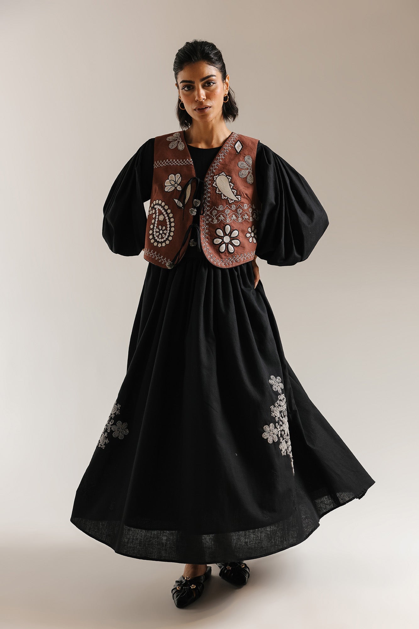 EMBROIDERED DRESS (E1013/101/901)