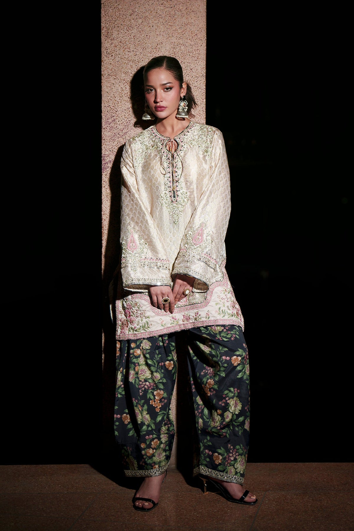 EMBROIDERED SUIT (E1014/104/002)