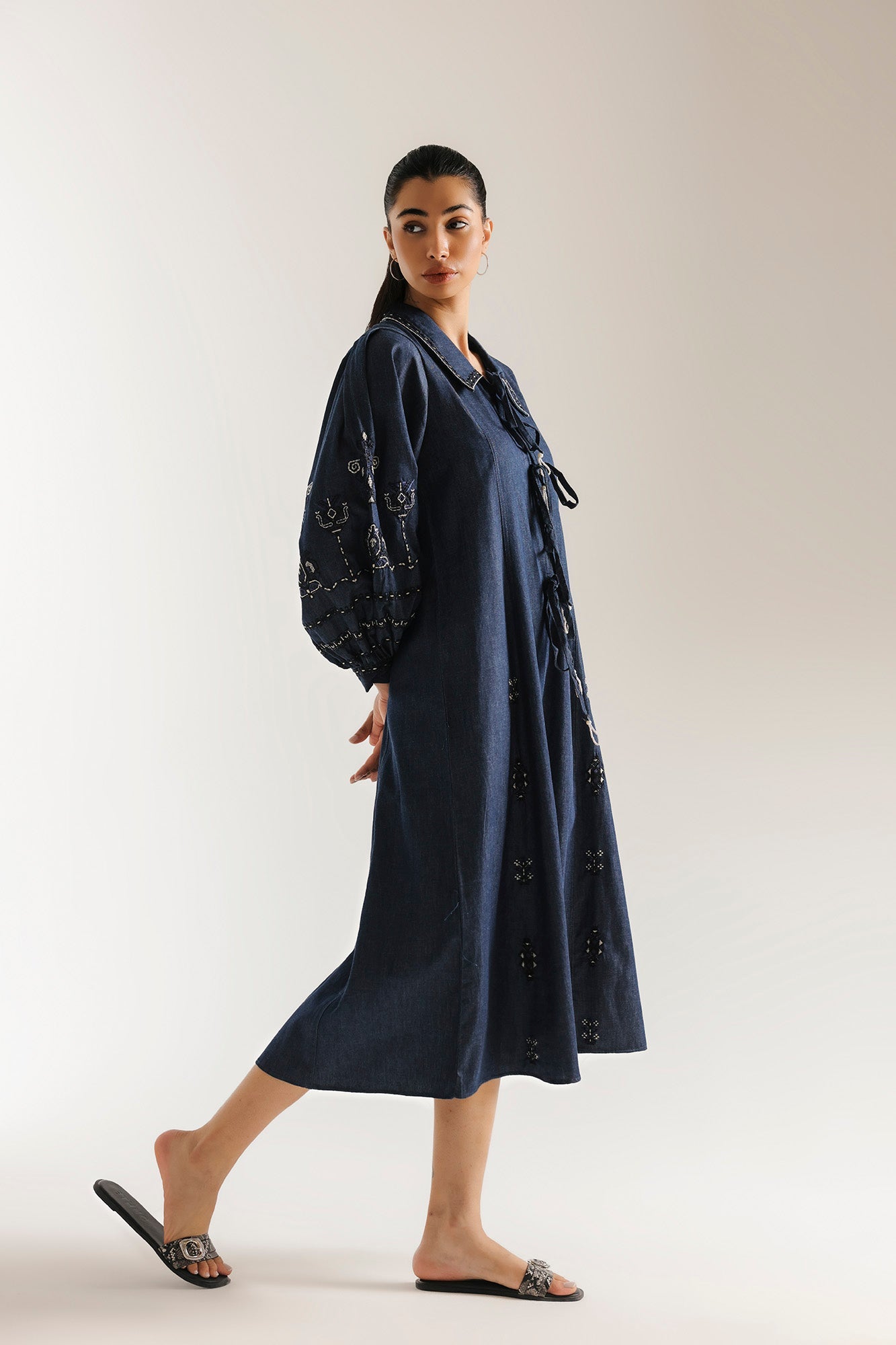 EMBROIDERED DRESS (E1019/101/625)