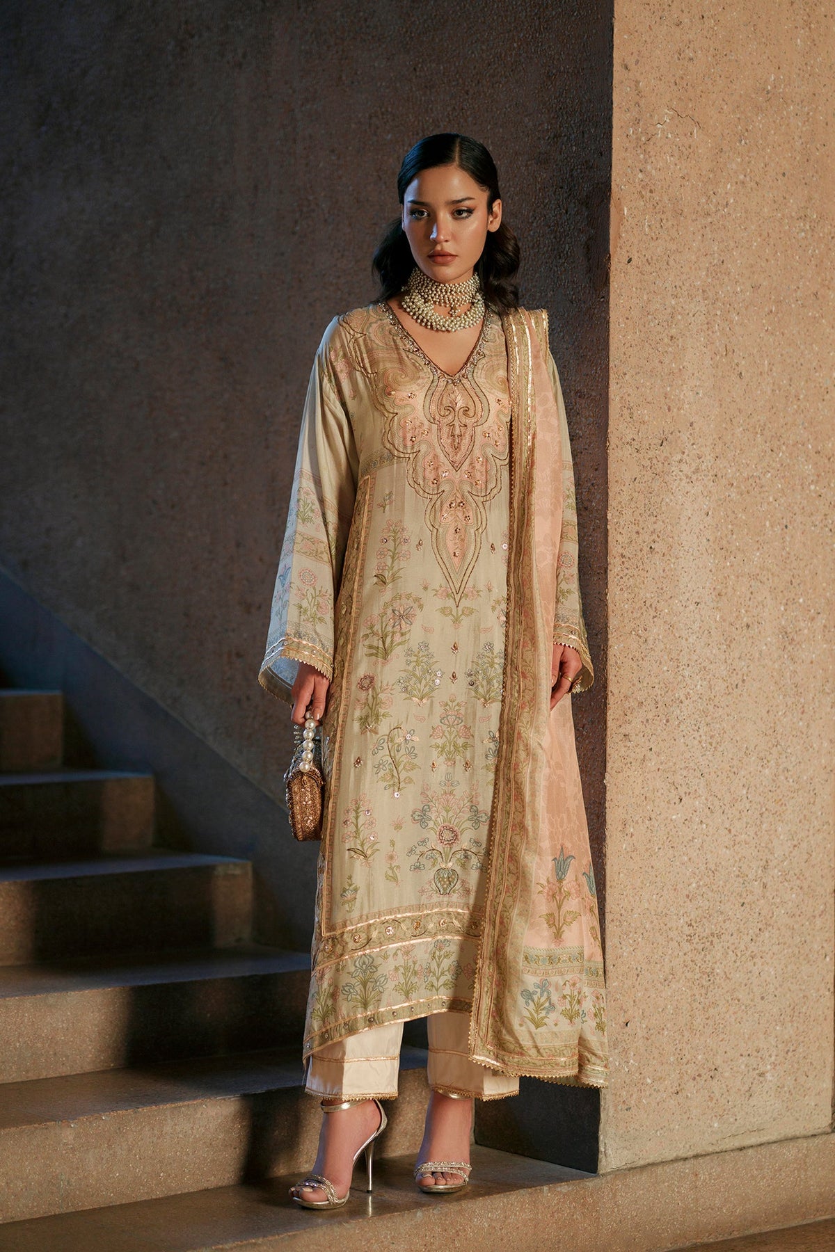 EMBROIDERED SUIT (E1034/104/817)