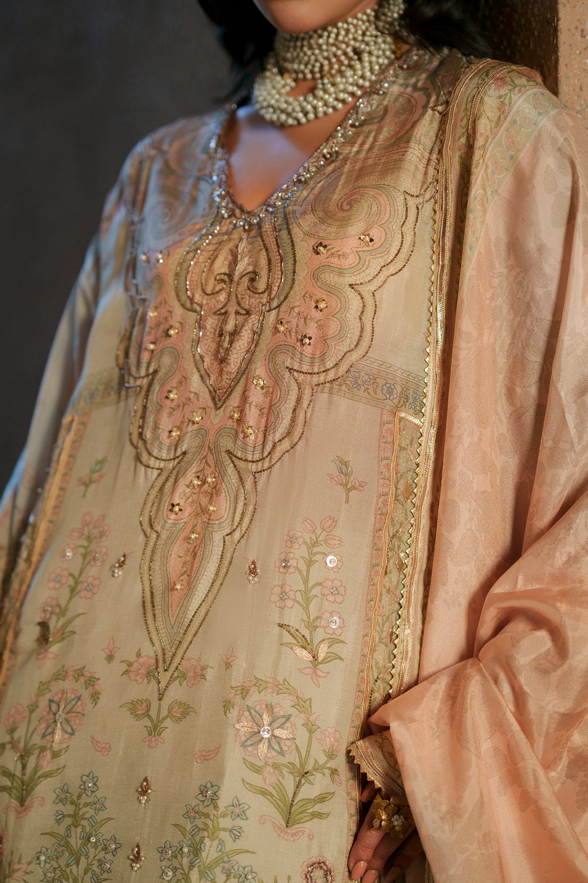 EMBROIDERED SUIT (E1034/104/817)
