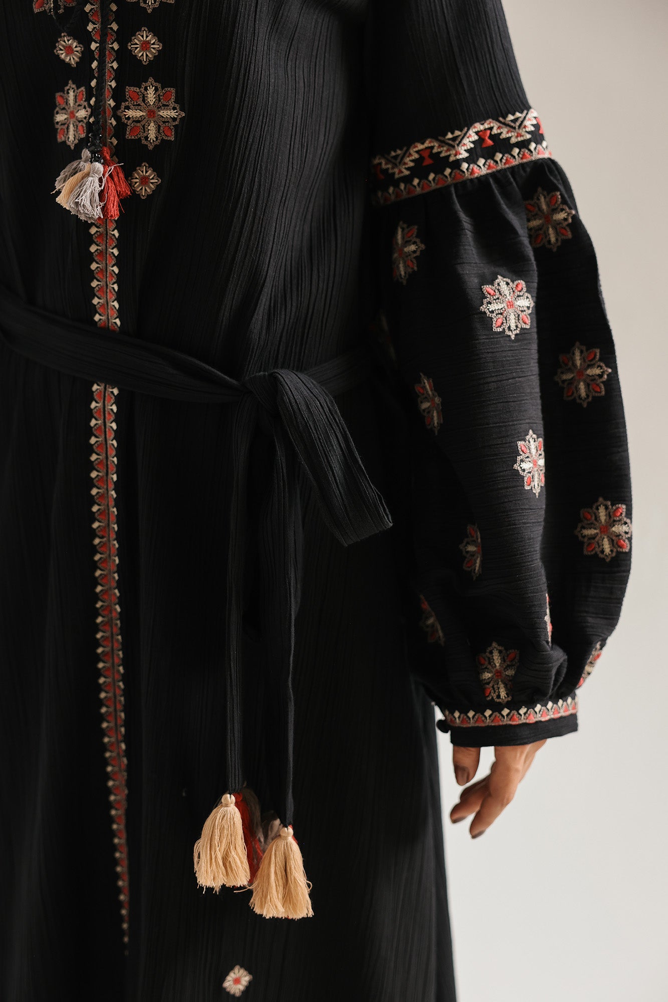 EMBROIDERED DRESS (E1042/101/902)