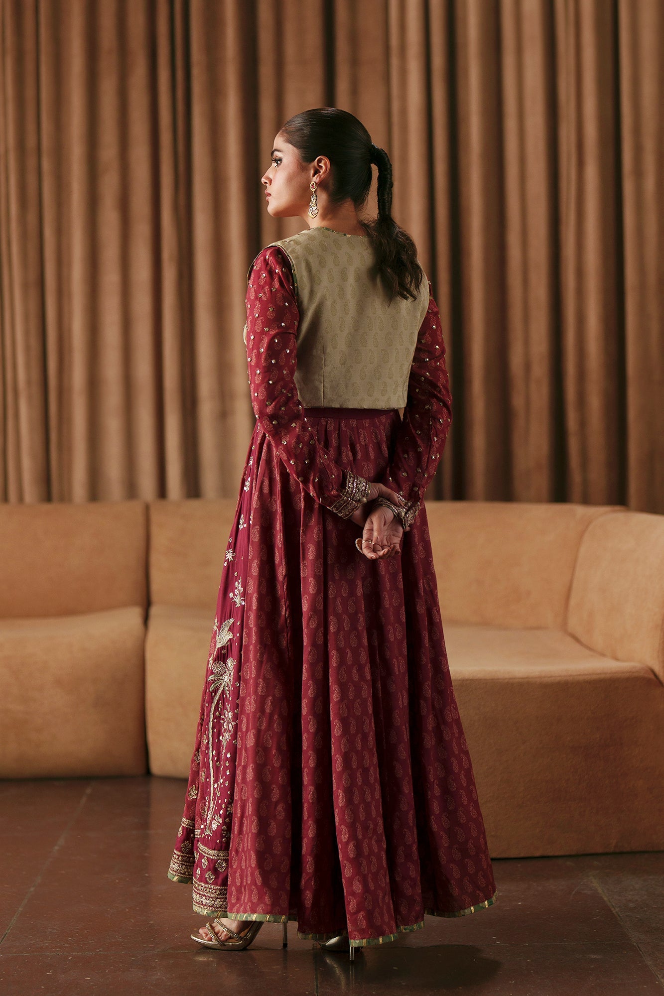 EMBROIDERED SUIT (E1045/104/306)