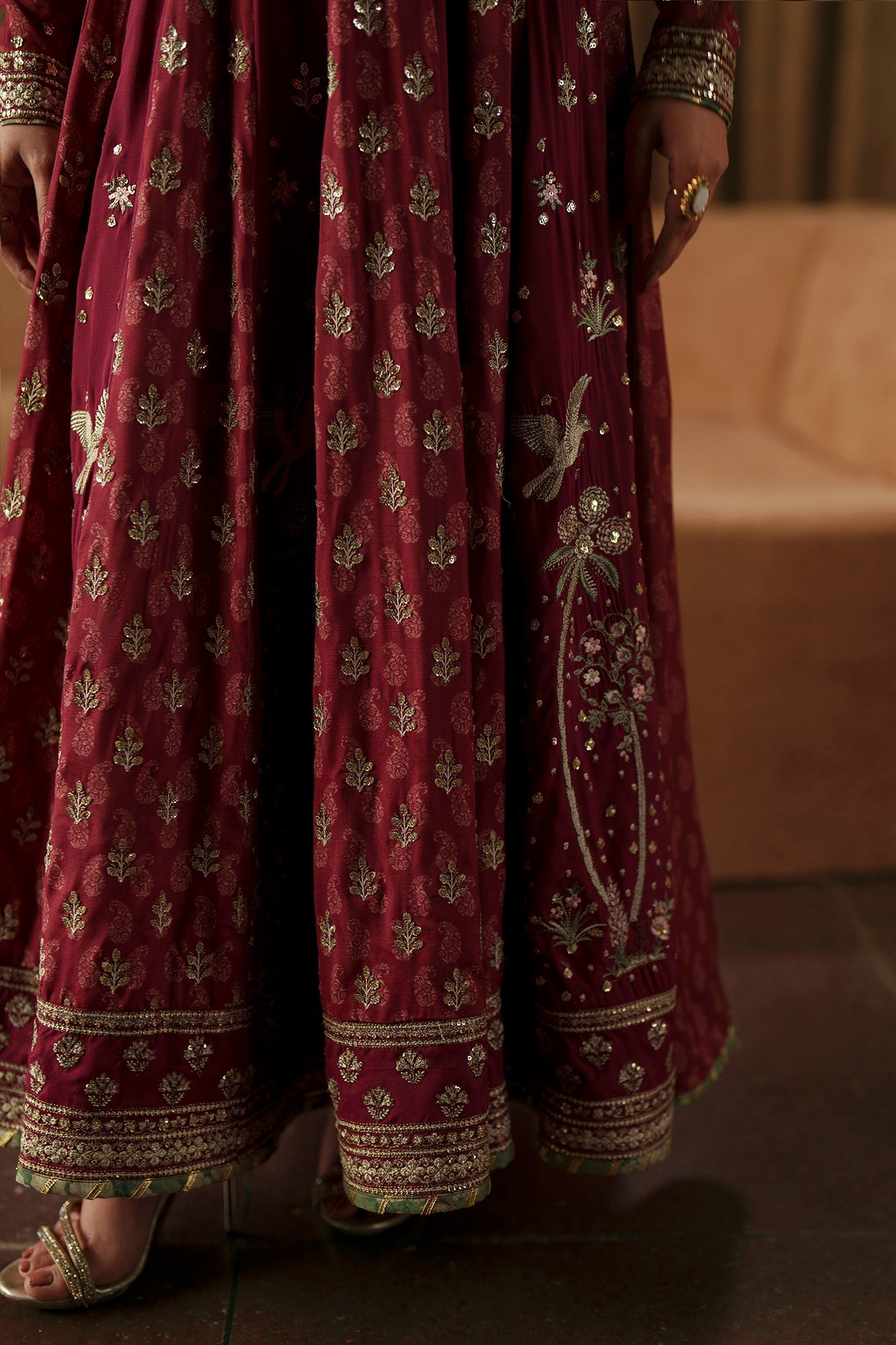 EMBROIDERED SUIT (E1045/104/306)