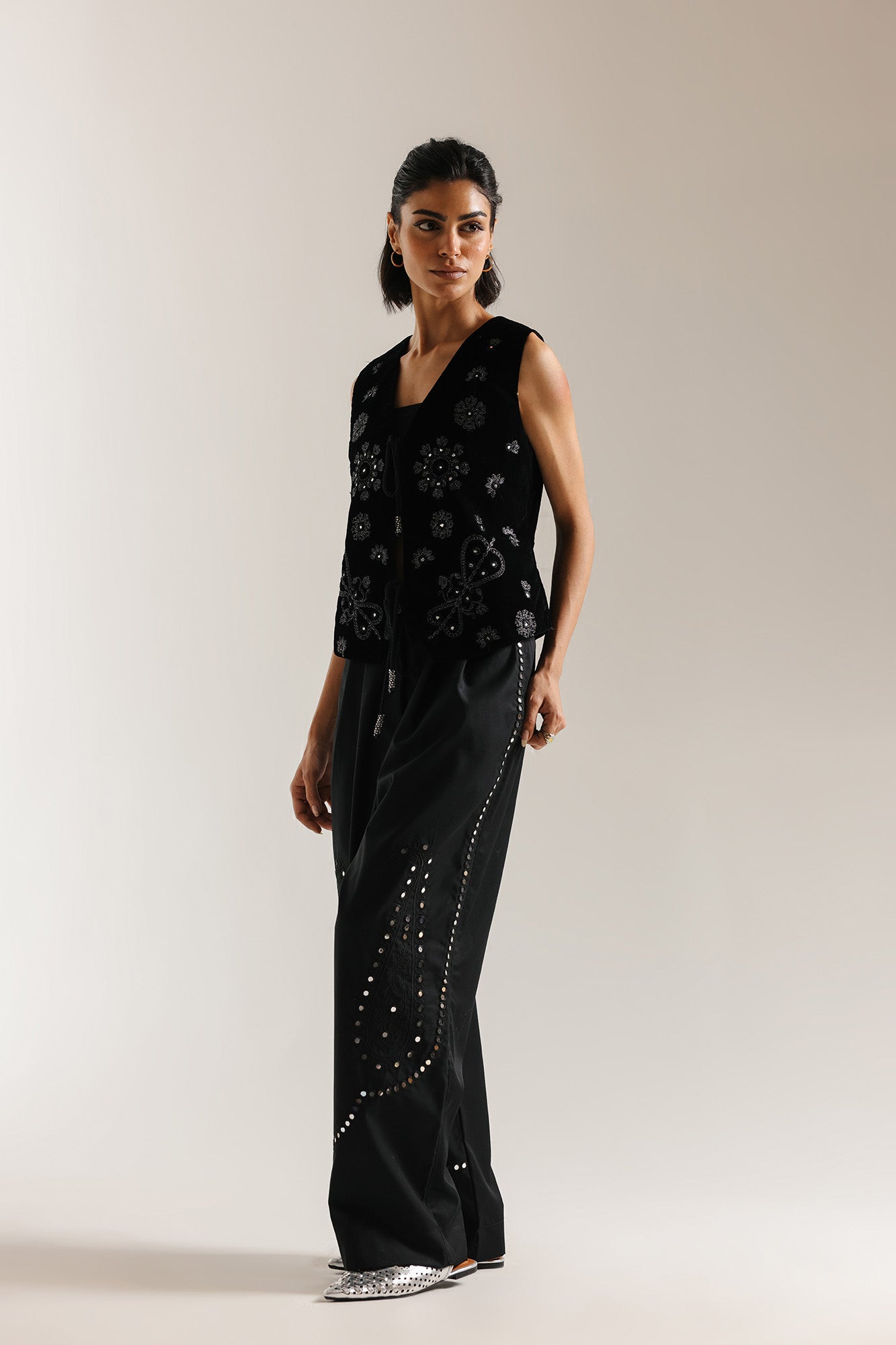 EMBROIDERED TOP (E1048/101/902)