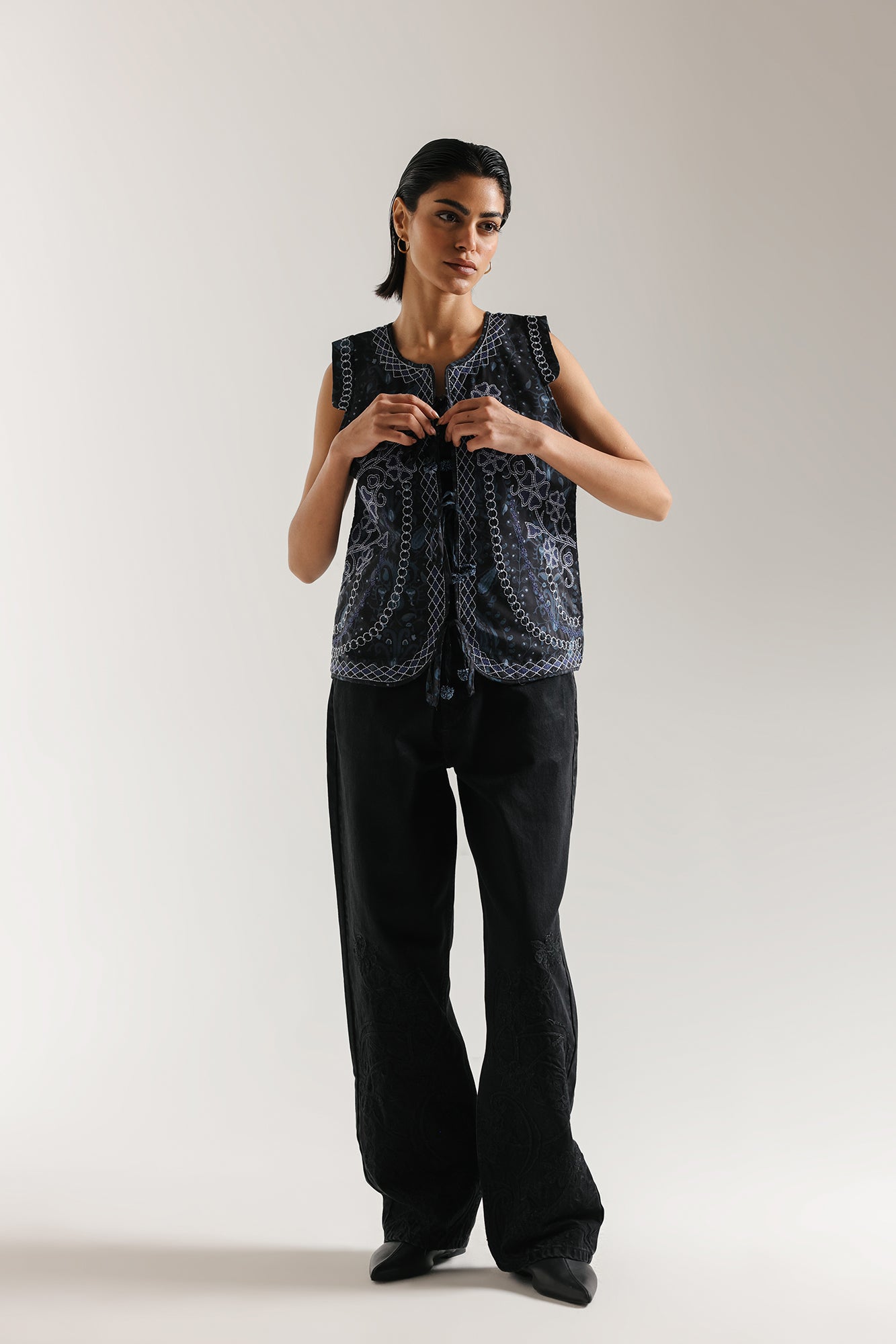 EMBROIDERED WAISTCOAT (E1049/101/902)