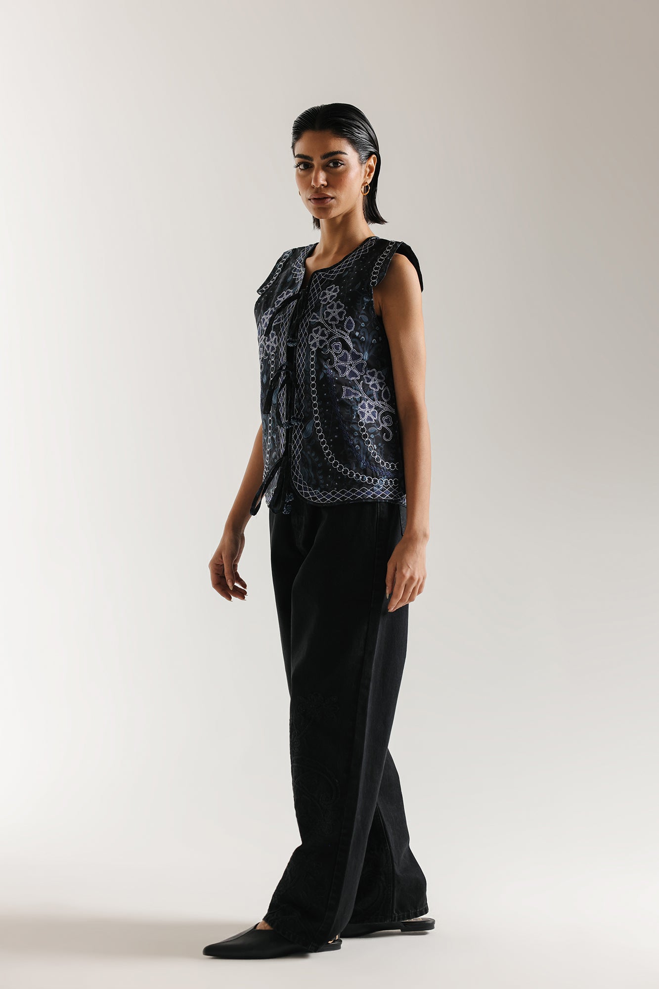 EMBROIDERED WAISTCOAT (E1049/101/902)