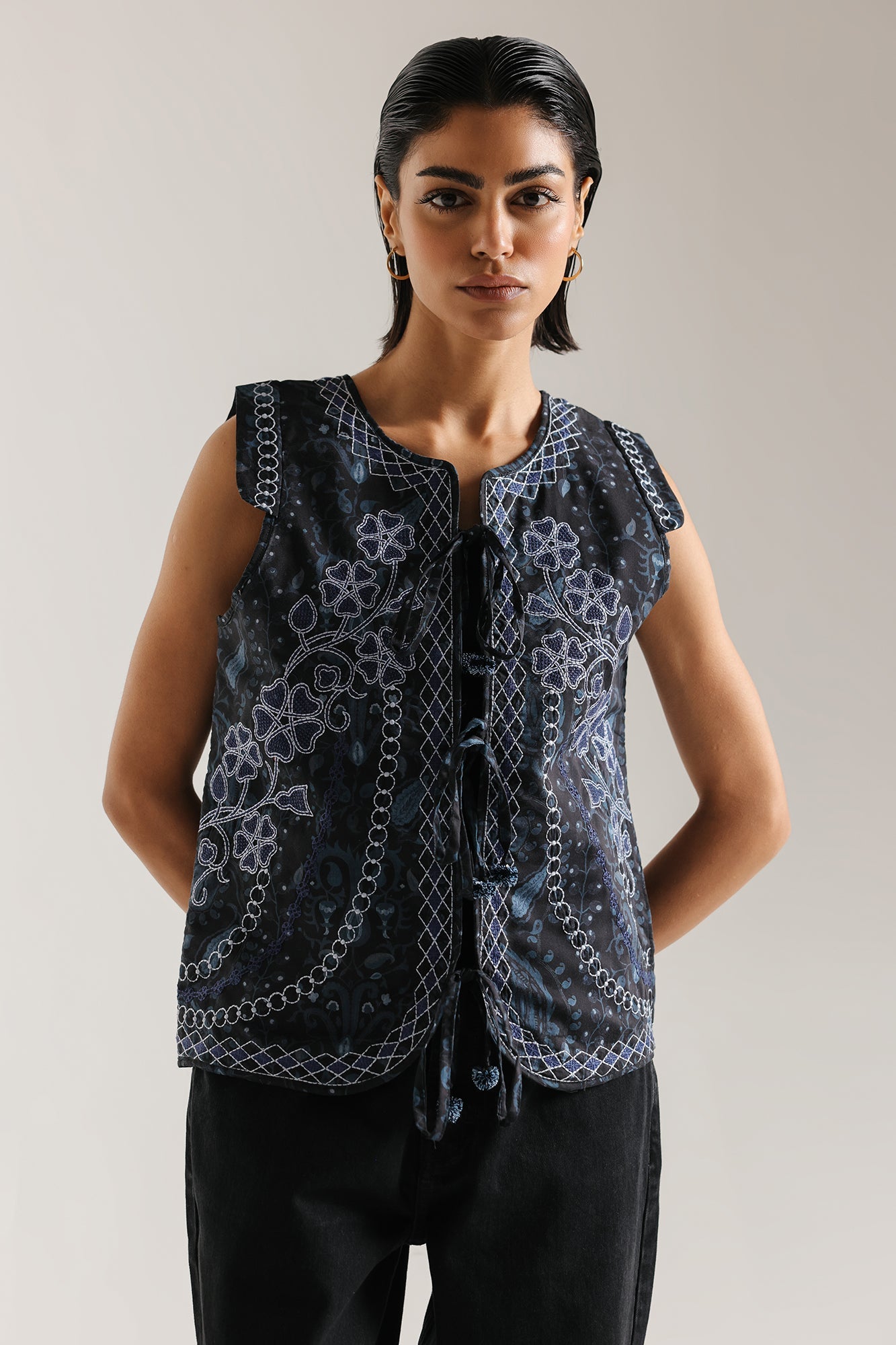 EMBROIDERED WAISTCOAT (E1049/101/902)