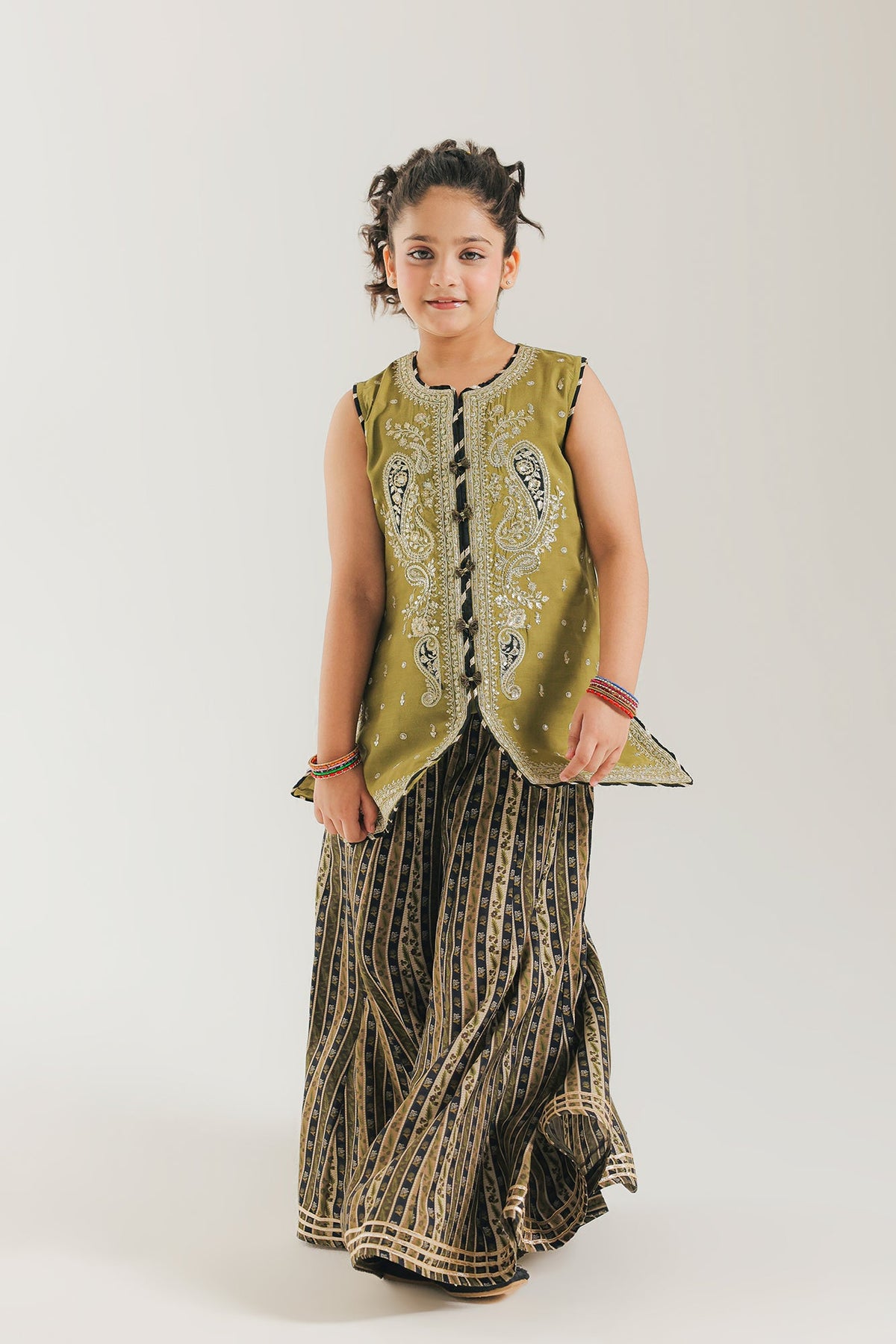 EMBROIDERED SUIT (E1052-404-121 E1052-304-121)