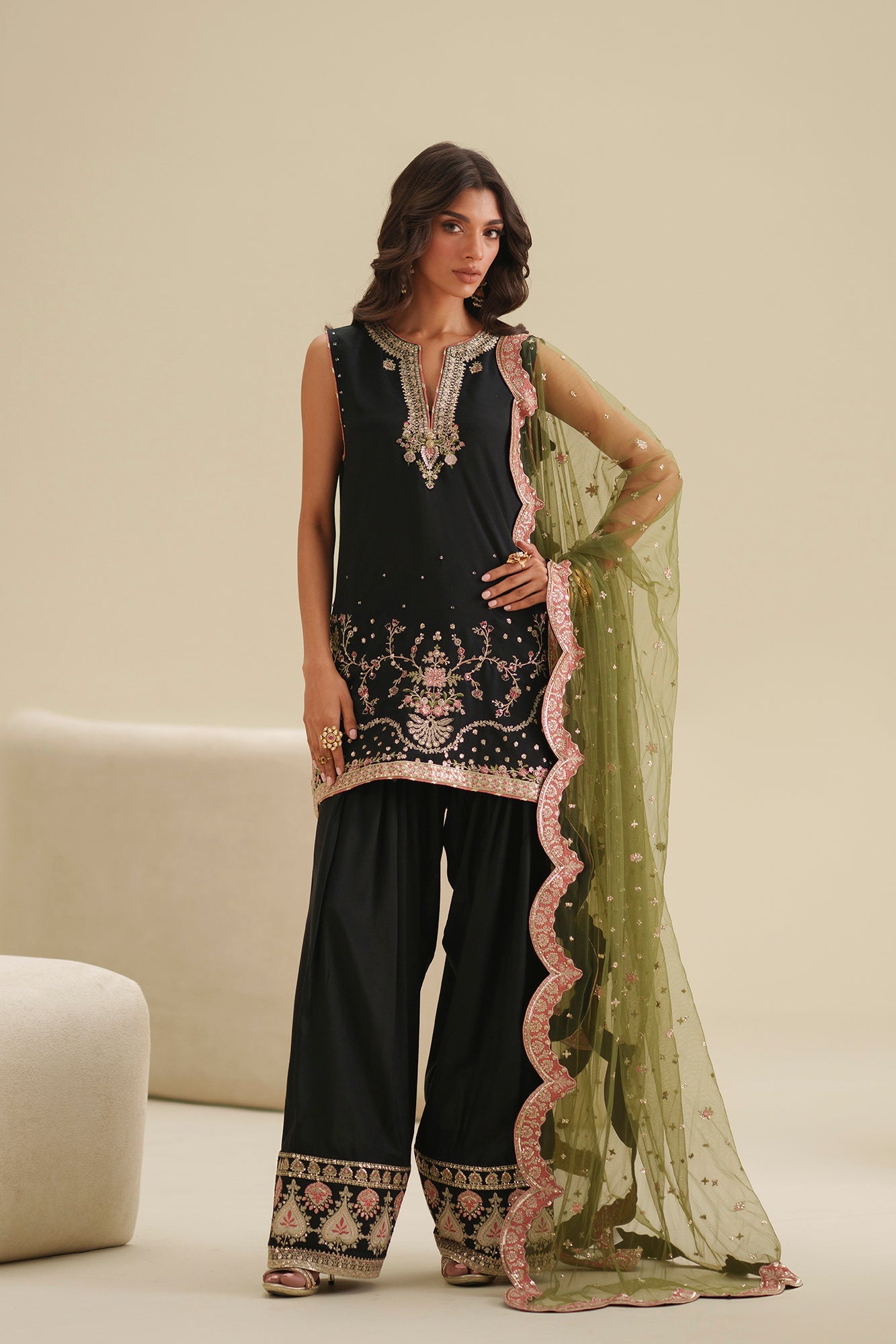 EMBROIDERED SUIT (E1057/104/902)
