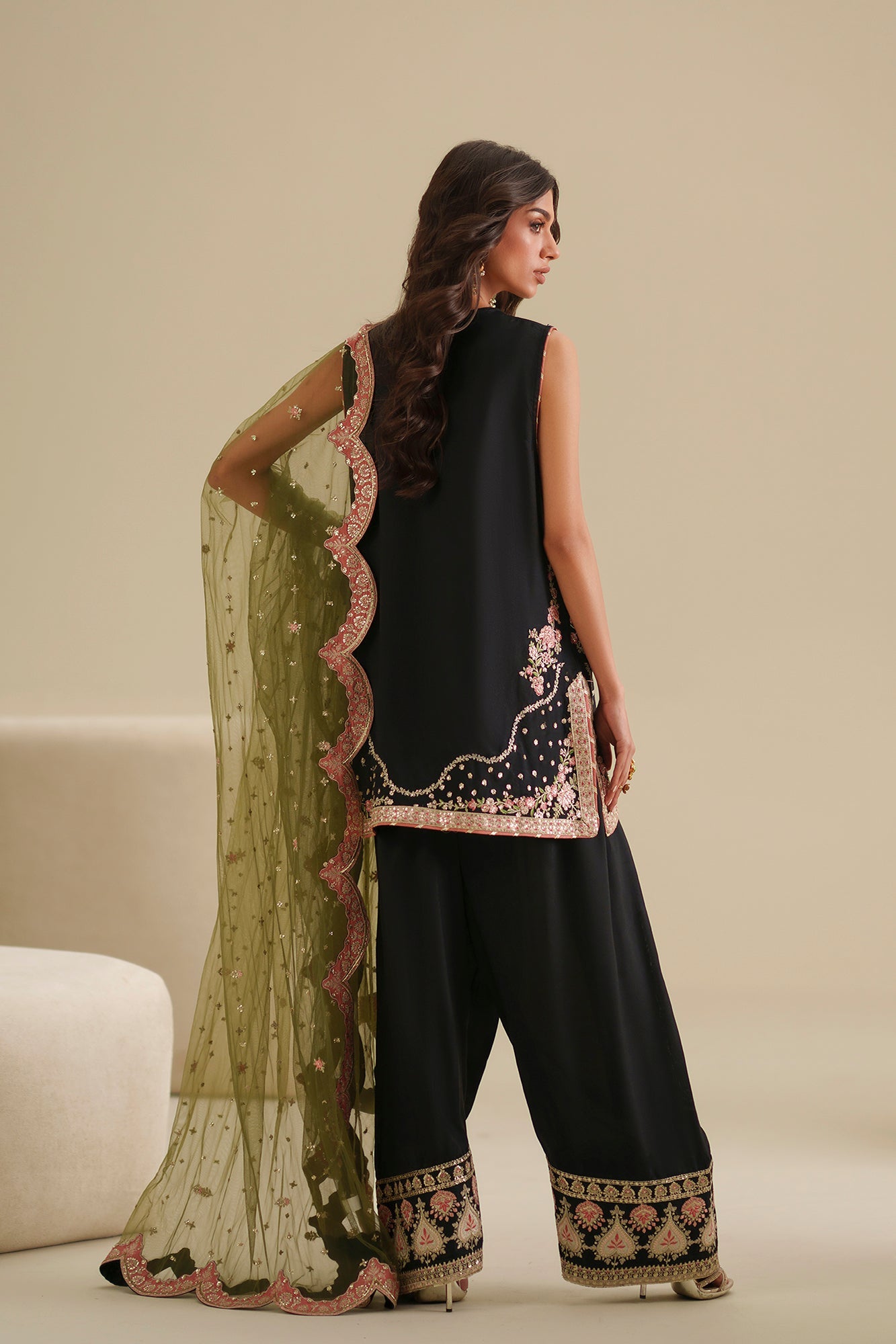 EMBROIDERED SUIT (E1057/104/902)