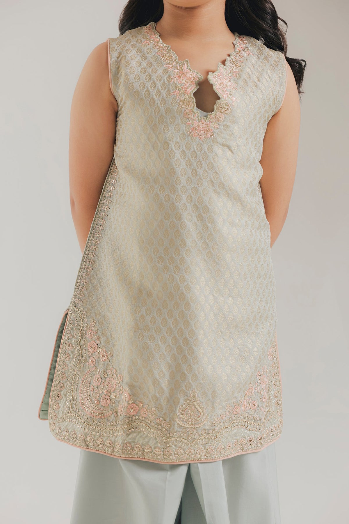 EMBROIDERED SUIT (E1060/404/721 E1060/304/721)