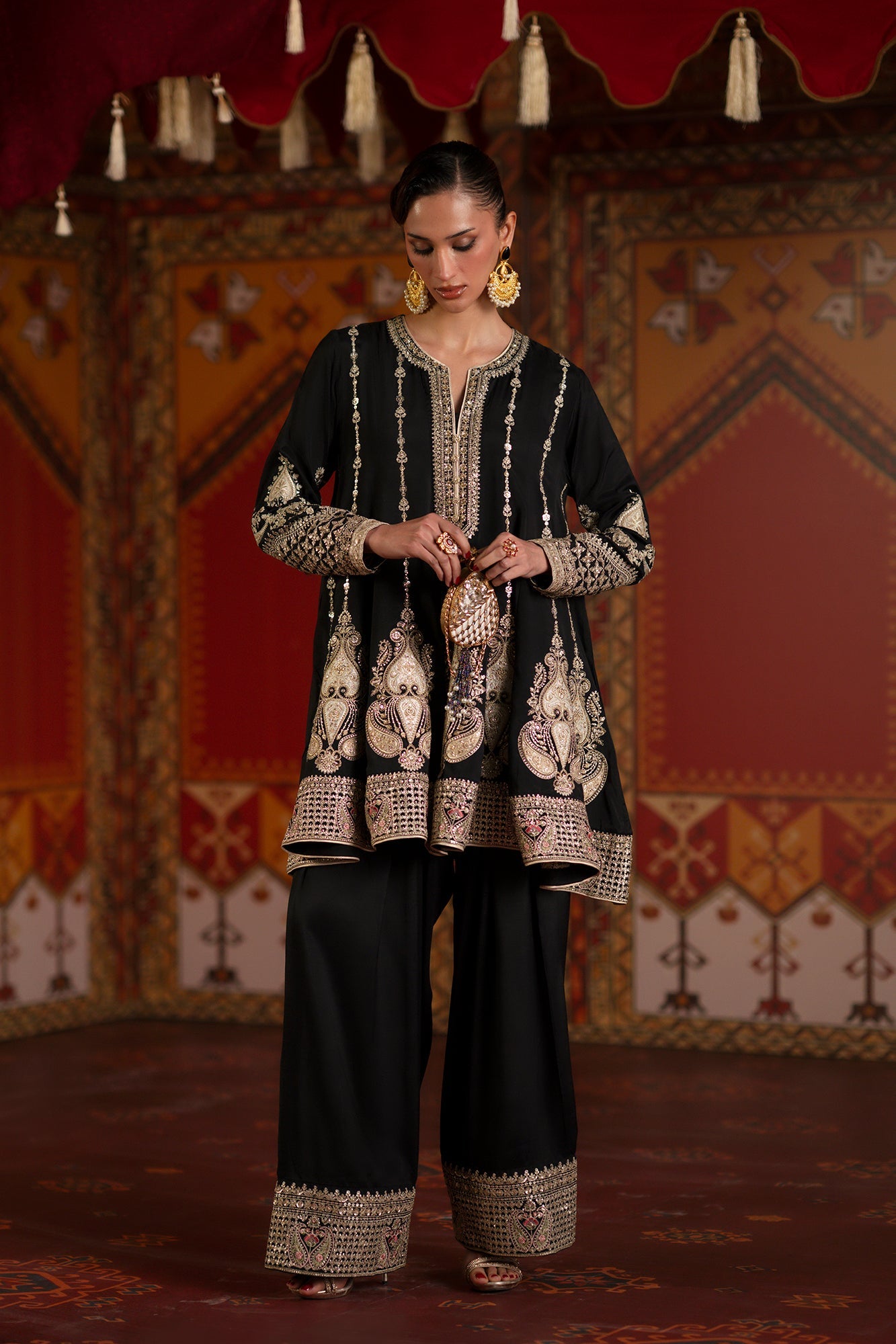 EMBROIDERED SUIT (E1066/104/902)