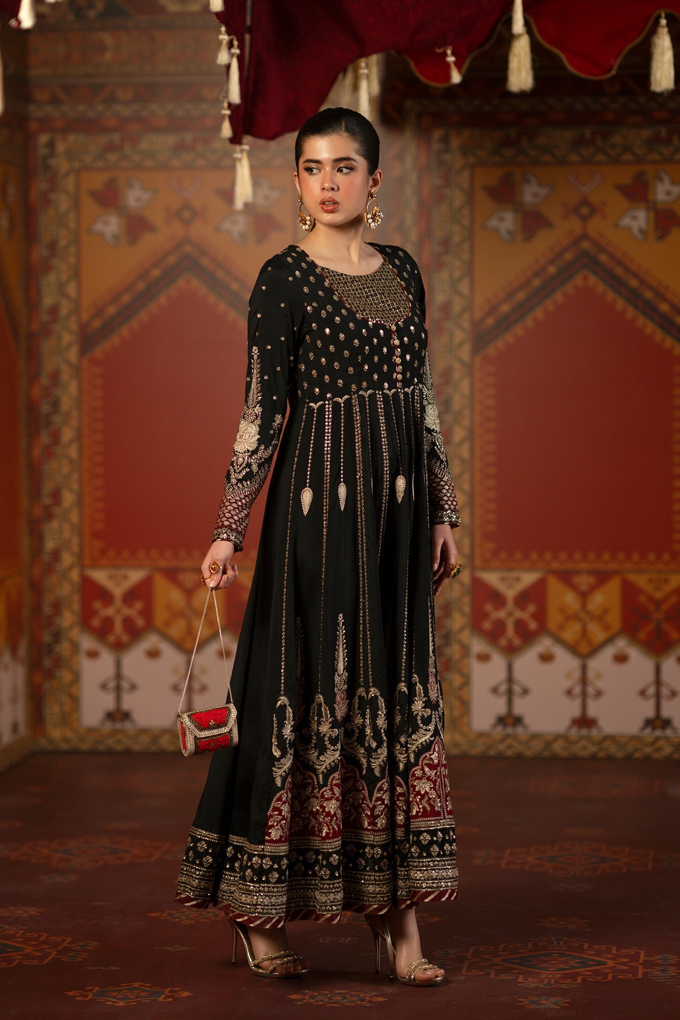 EMBROIDERED DRESS (E1067/104/902)