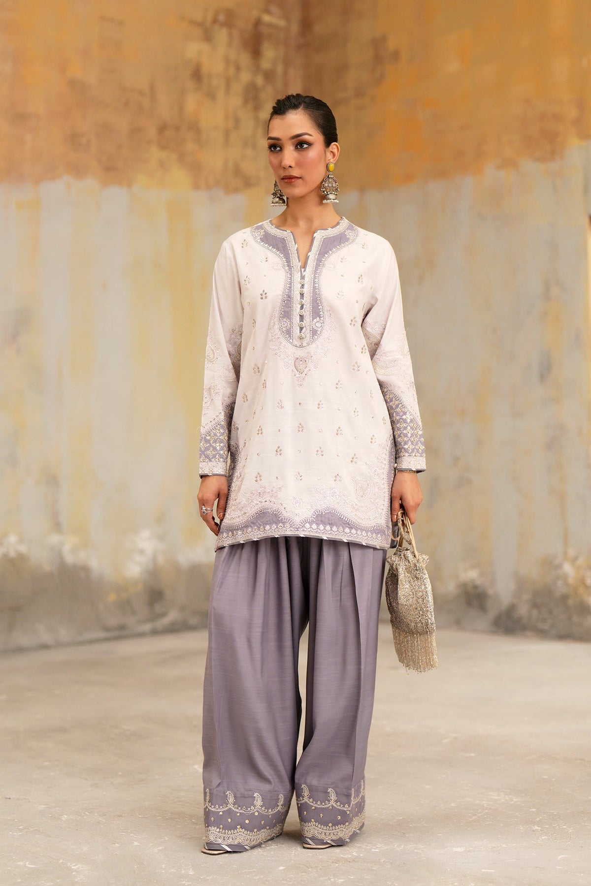 EMBROIDERED SUIT (E1071/104/515)