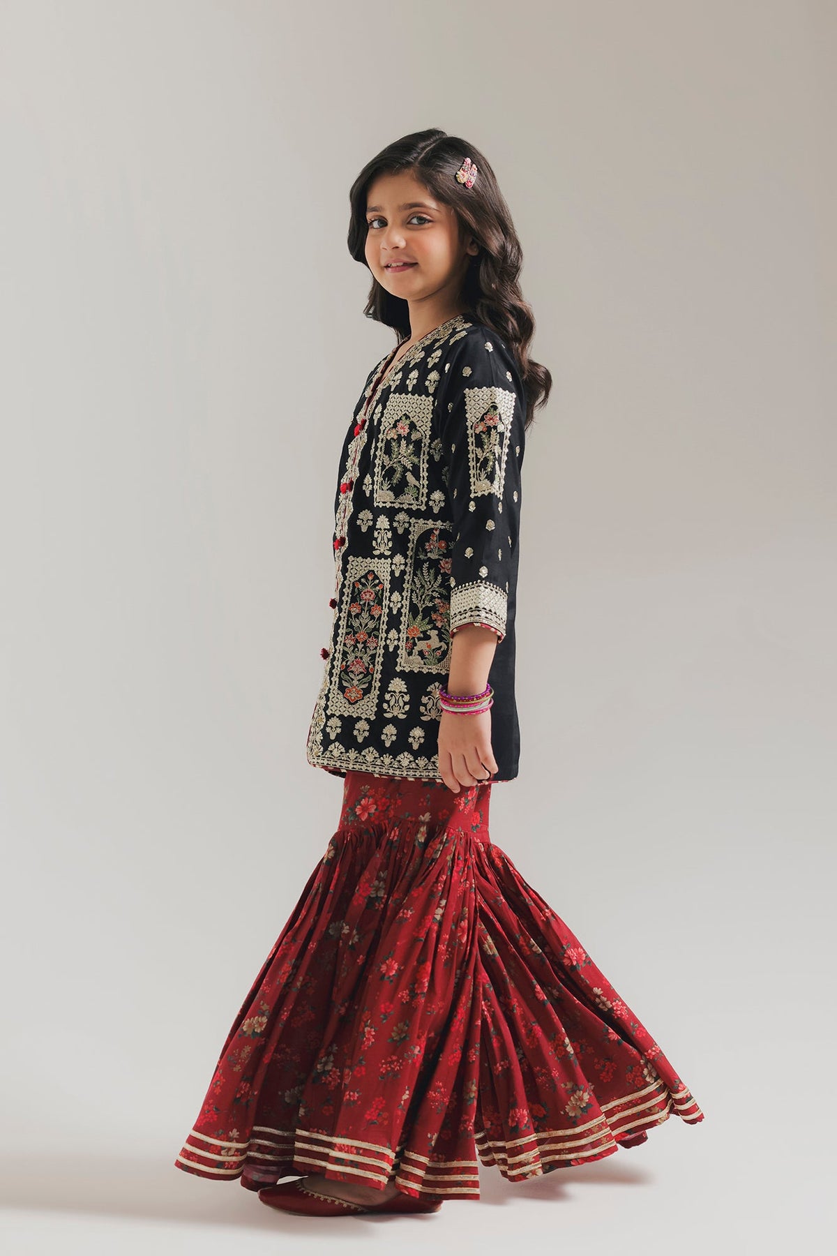 EMBROIDERED SUIT (E1072-404-902 E1072-304-902)
