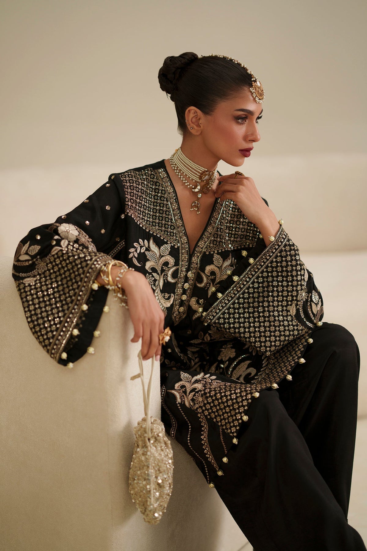 EMBROIDERED SUIT (E1082/104/902)