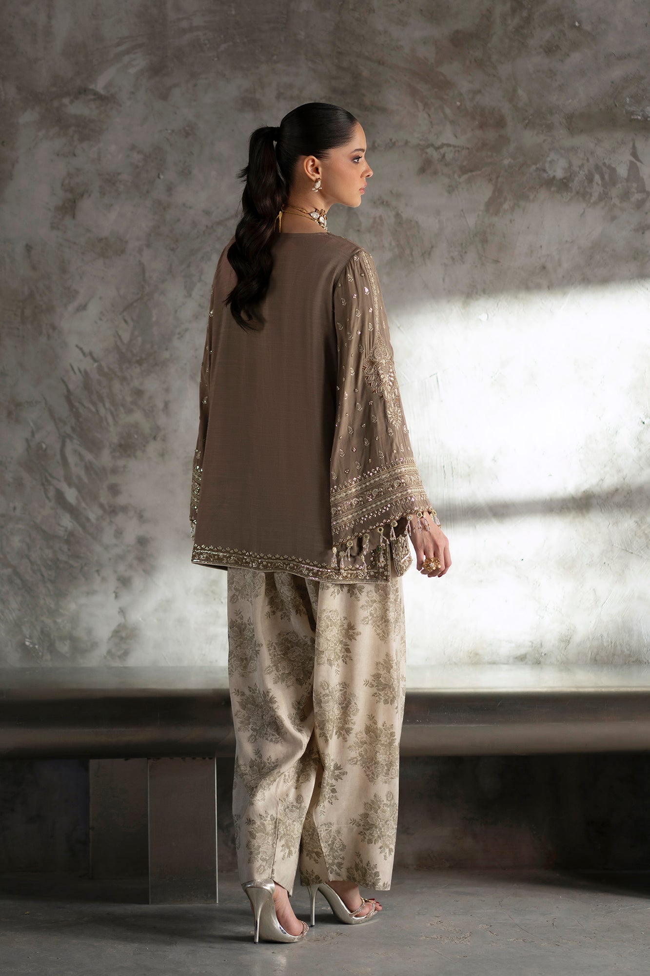 EMBROIDERED SUIT (E1085/104/118)