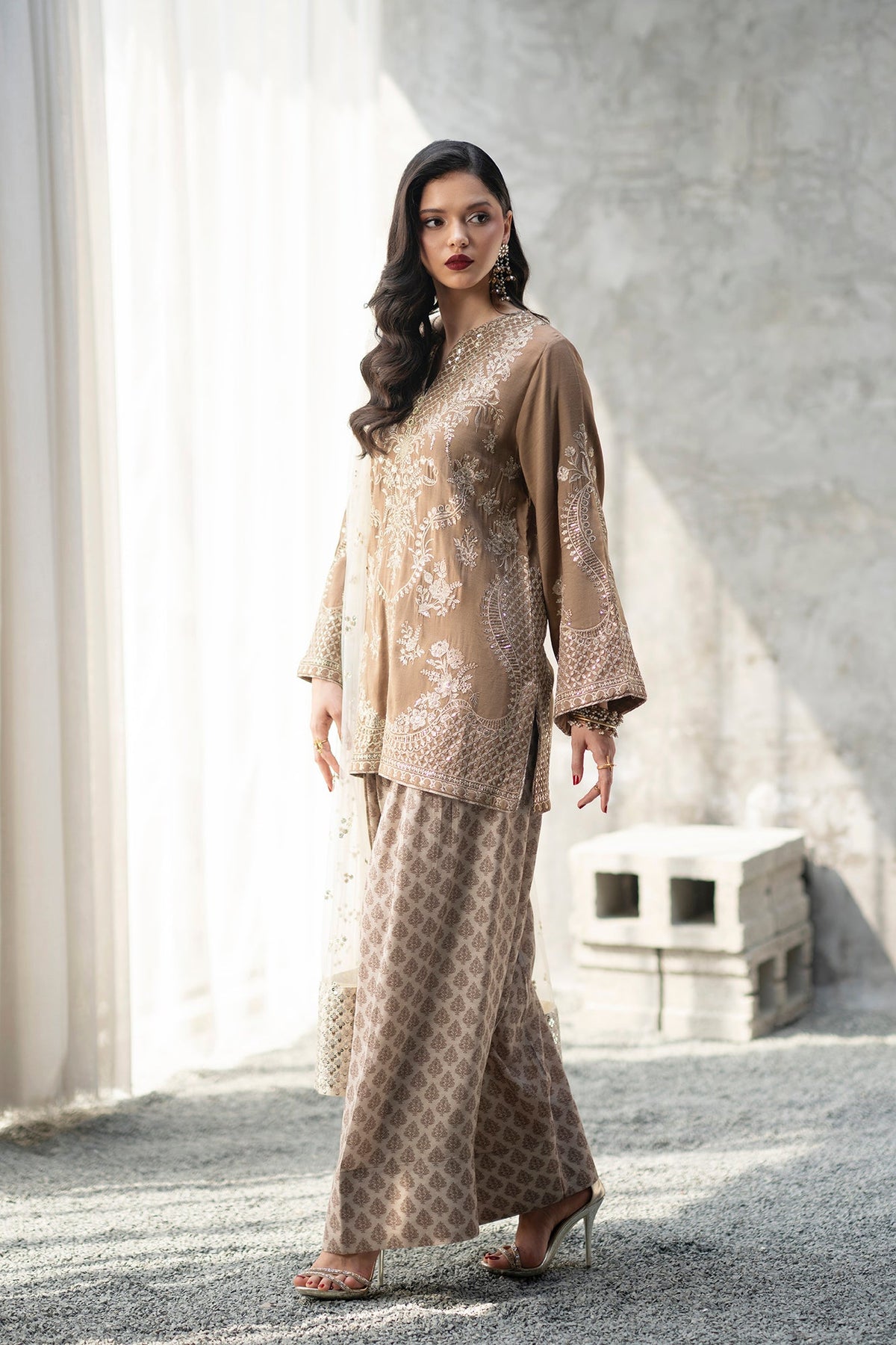 EMBROIDERED SUIT (E1086/104/111)