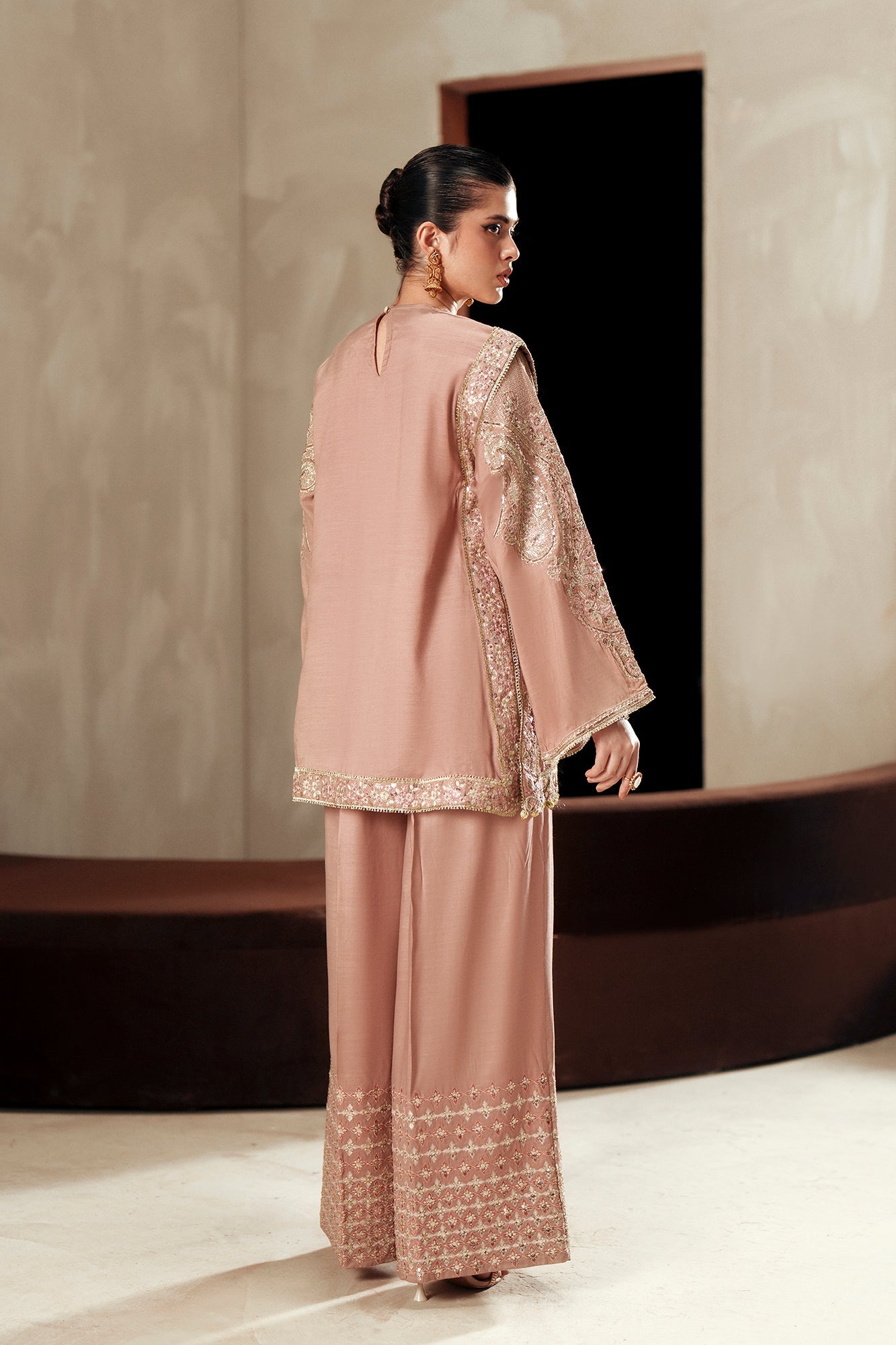 EMBROIDERED SUIT (E1091/104/809)
