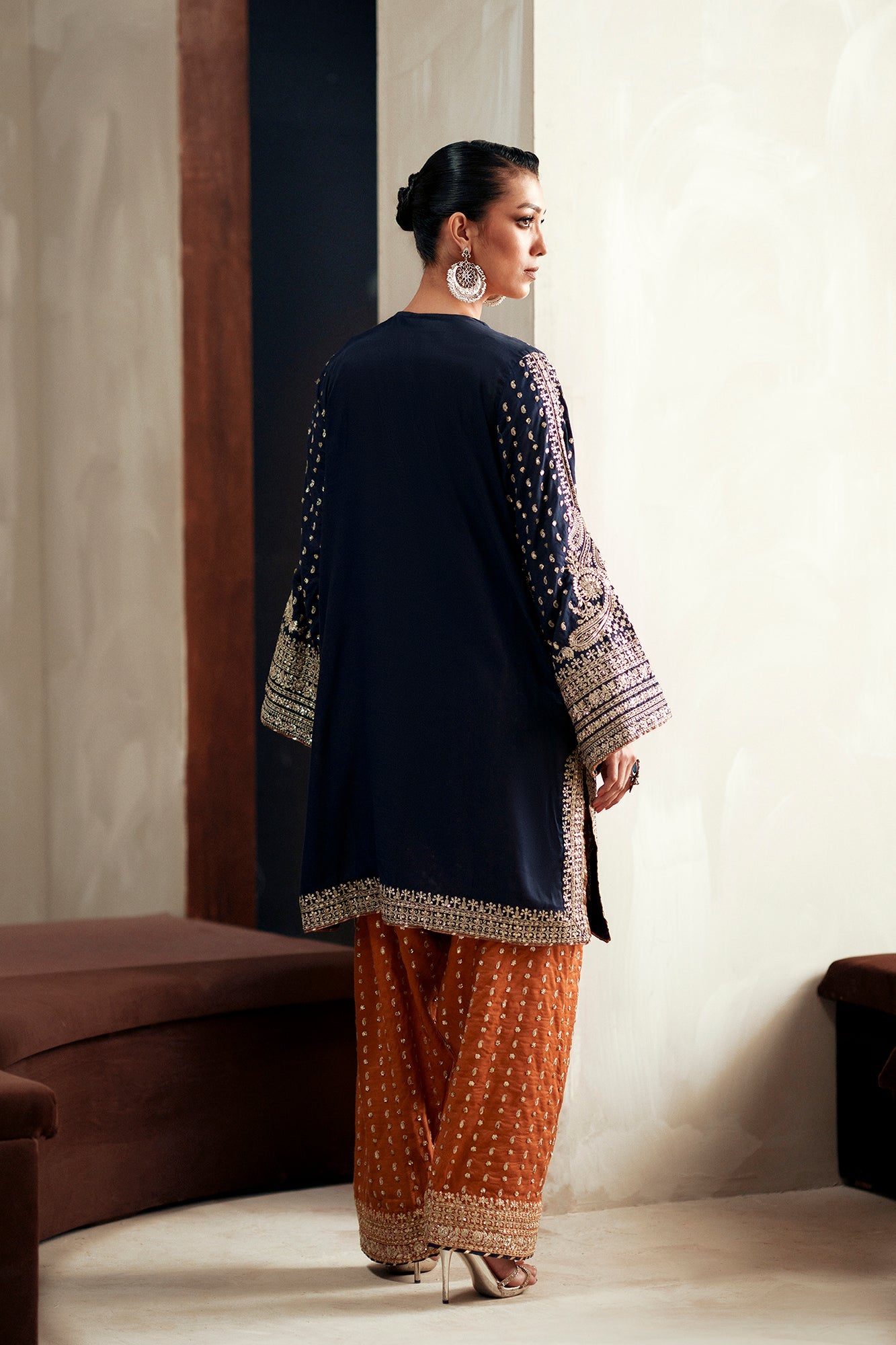 EMBROIDERED SUIT (E1093/104/623)