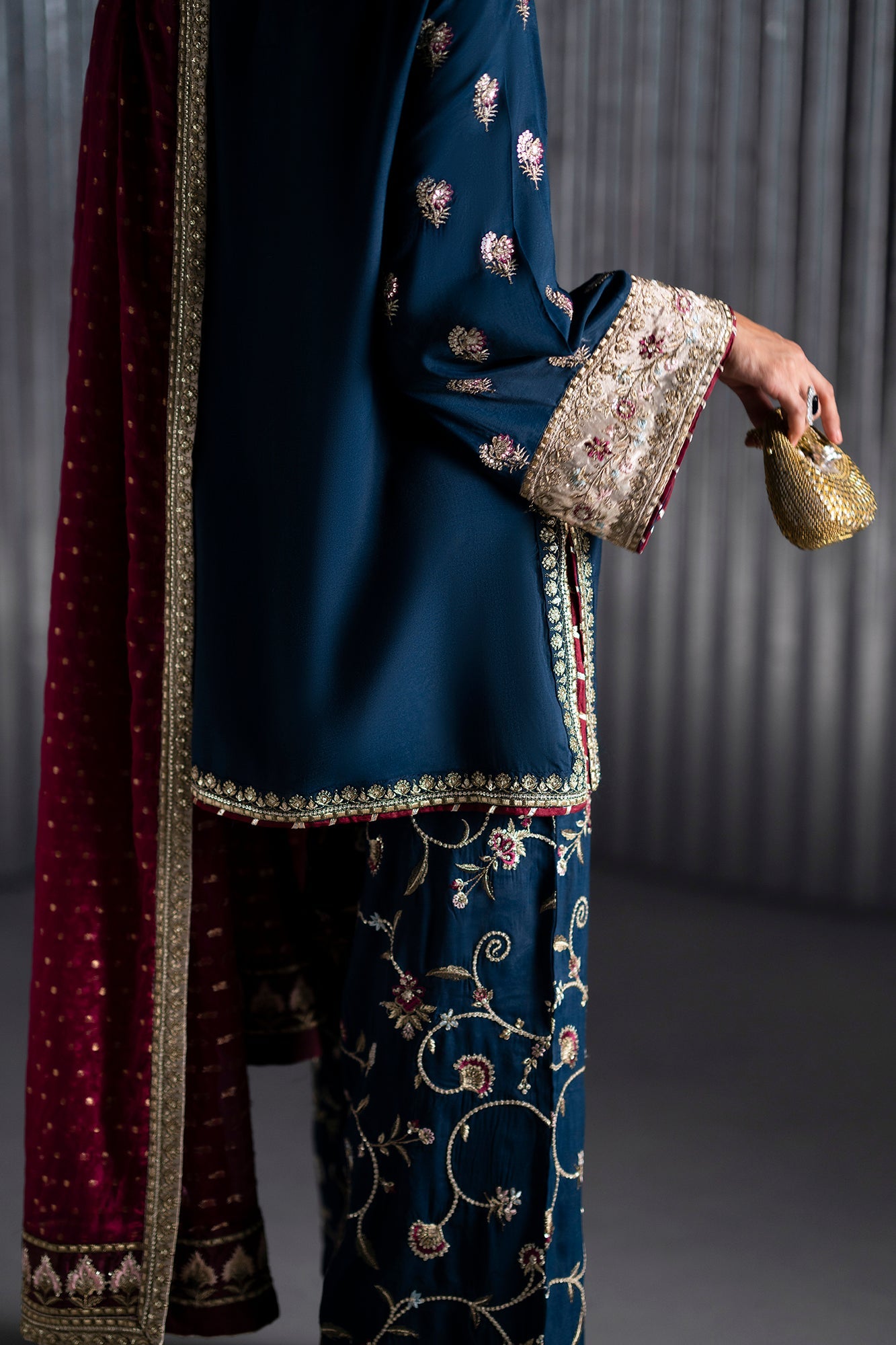 EMBROIDERED SUIT (E1095/104/622)