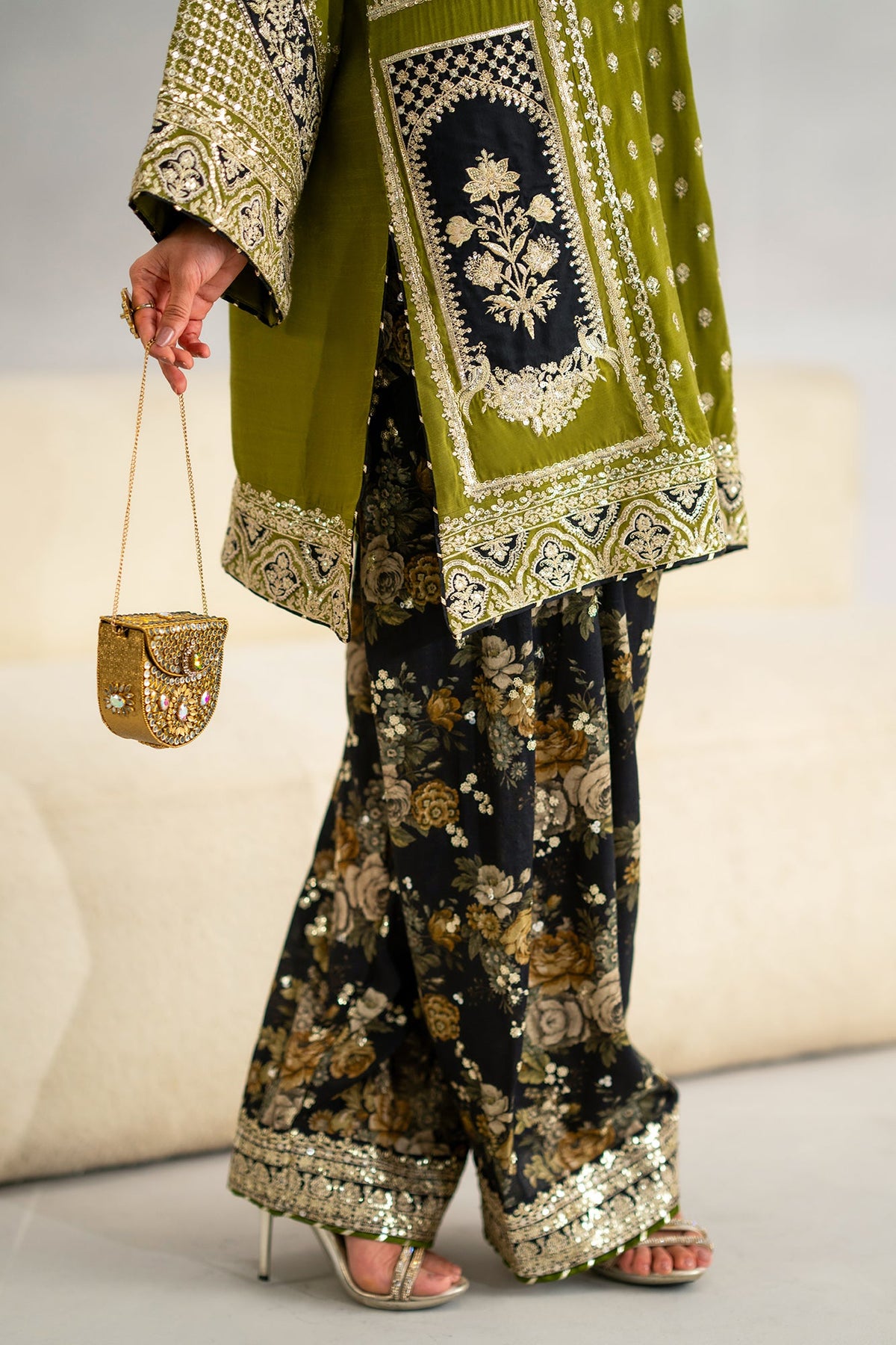 EMBROIDERED SUIT (E1103/104/126)