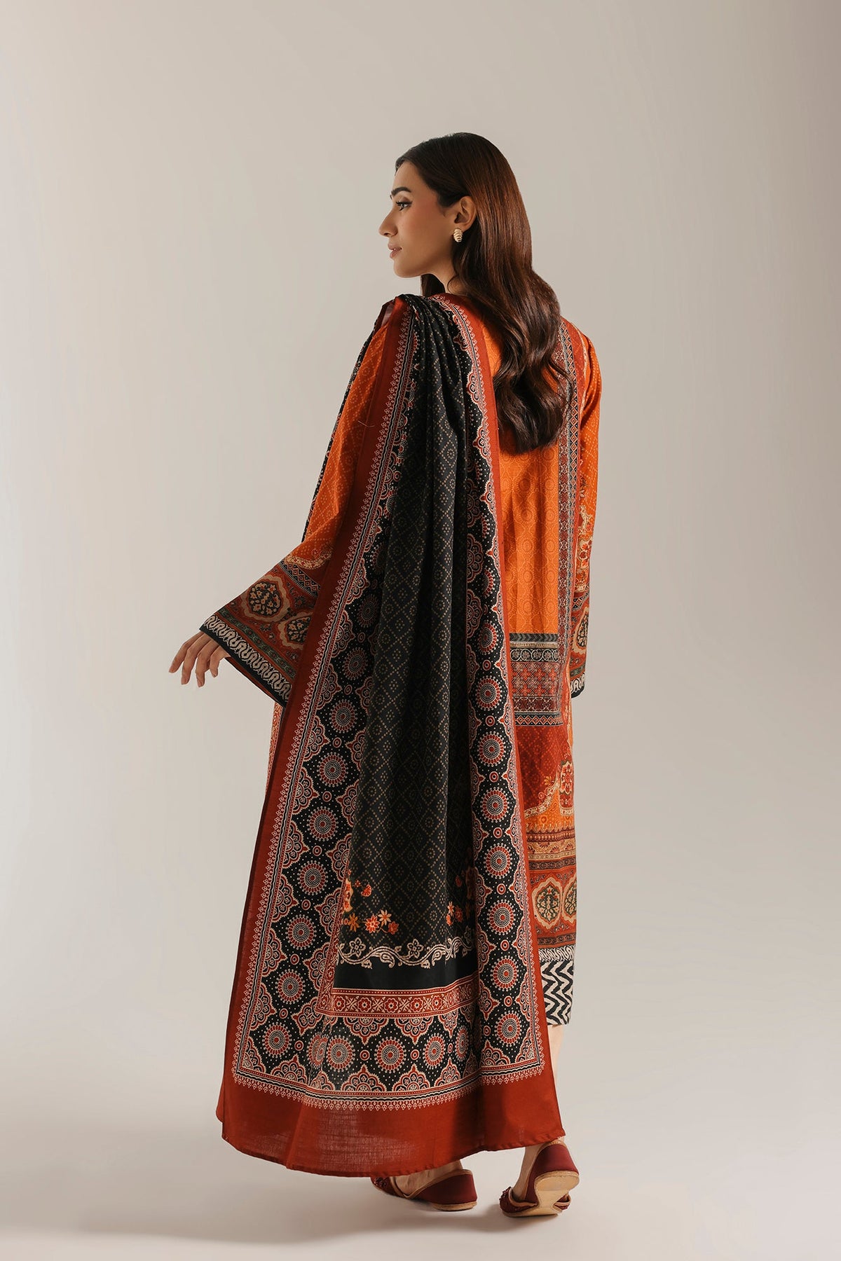 EMBROIDERED SUIT (E1104-203-209)
