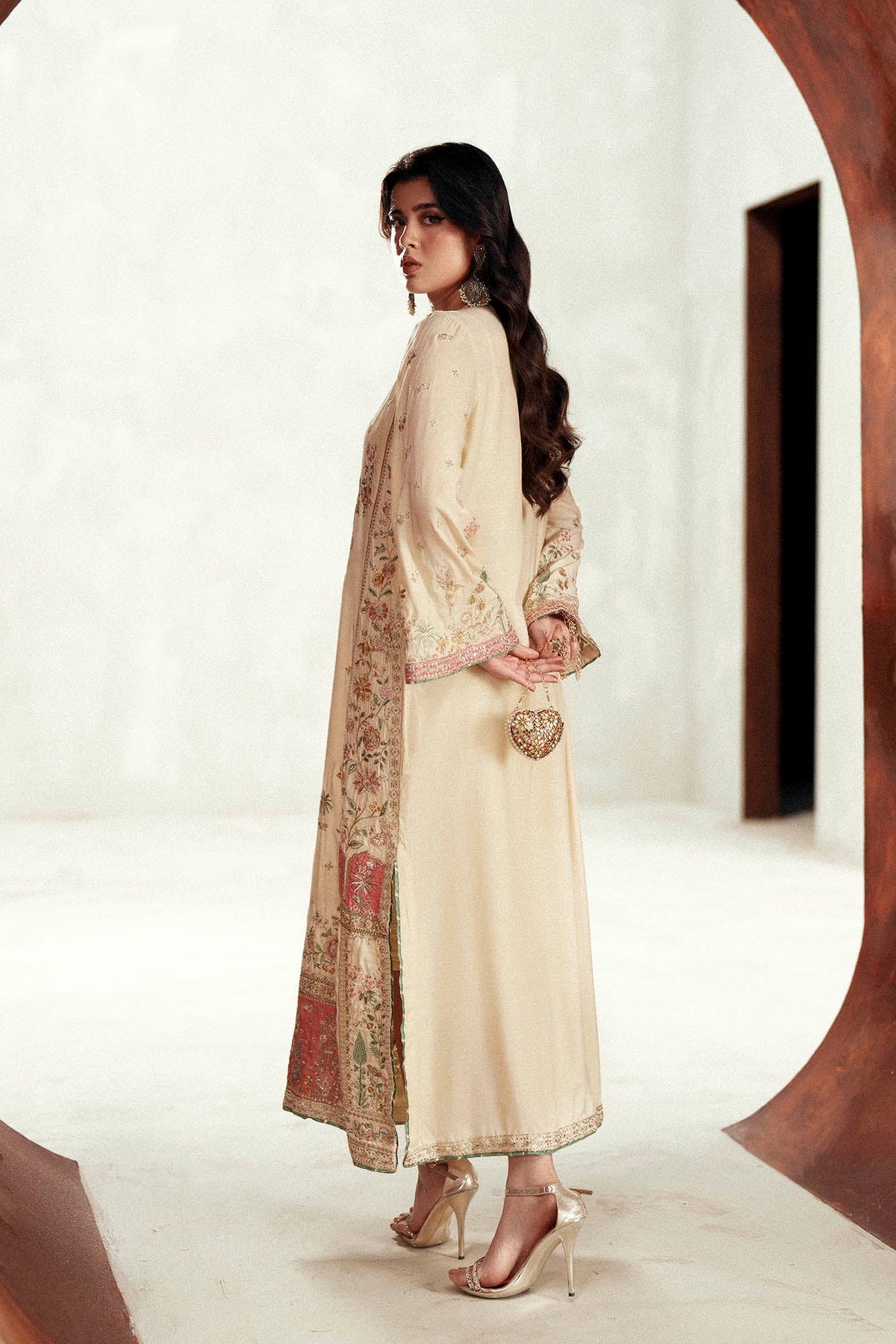 EMBROIDERED KAFTAN (E1105/104/002)