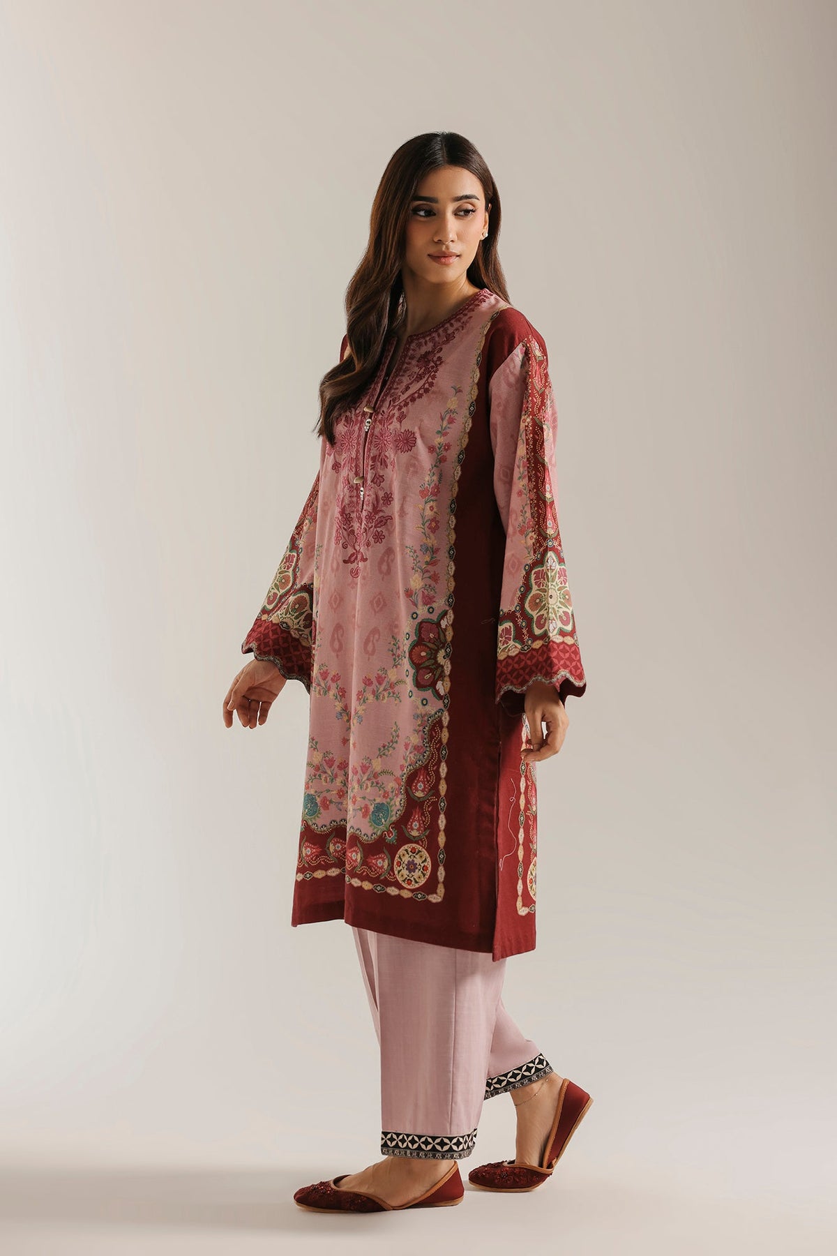 EMBROIDERED SUIT (E1105-203-513)