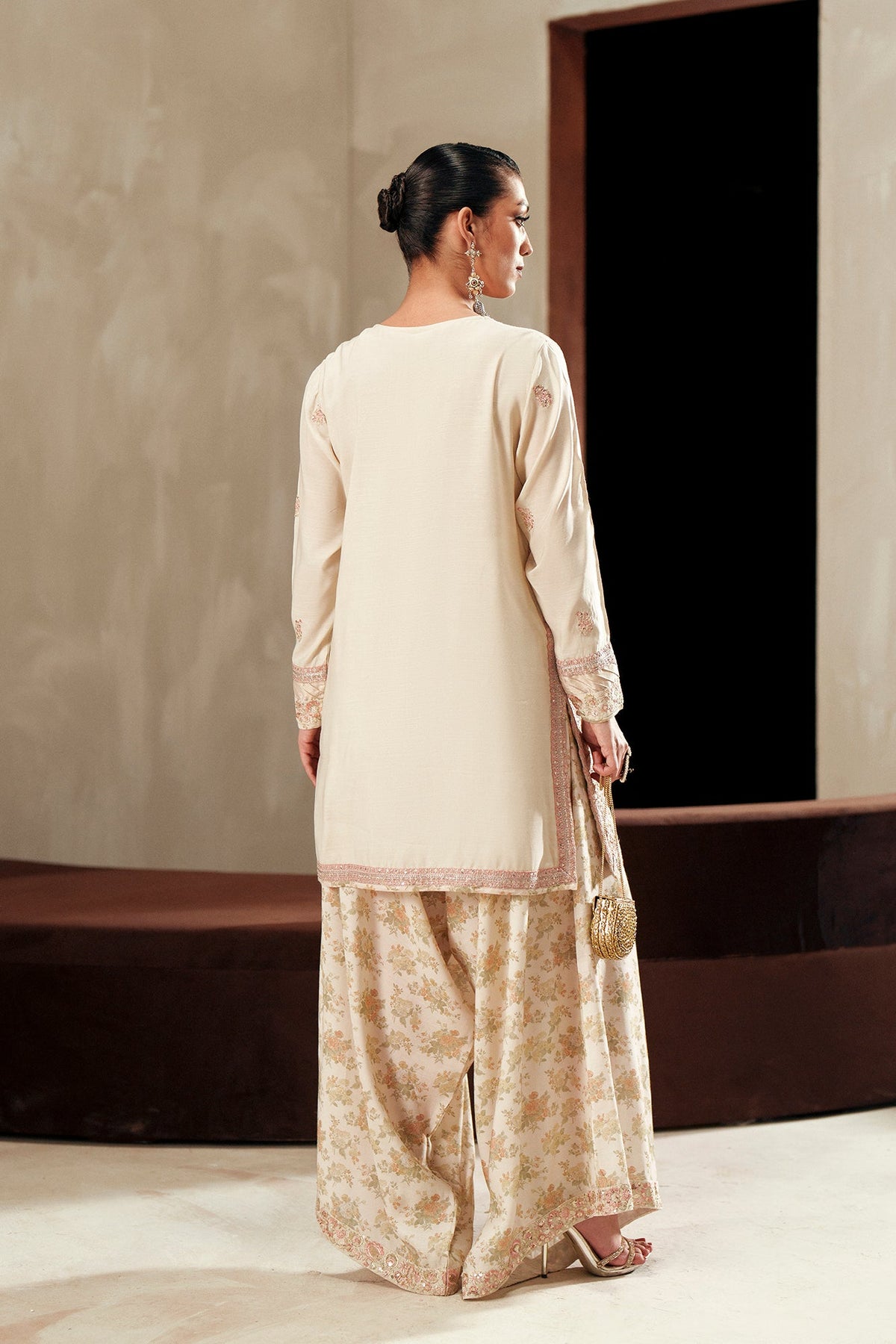 EMBROIDERED SUIT (E1114/104/004)