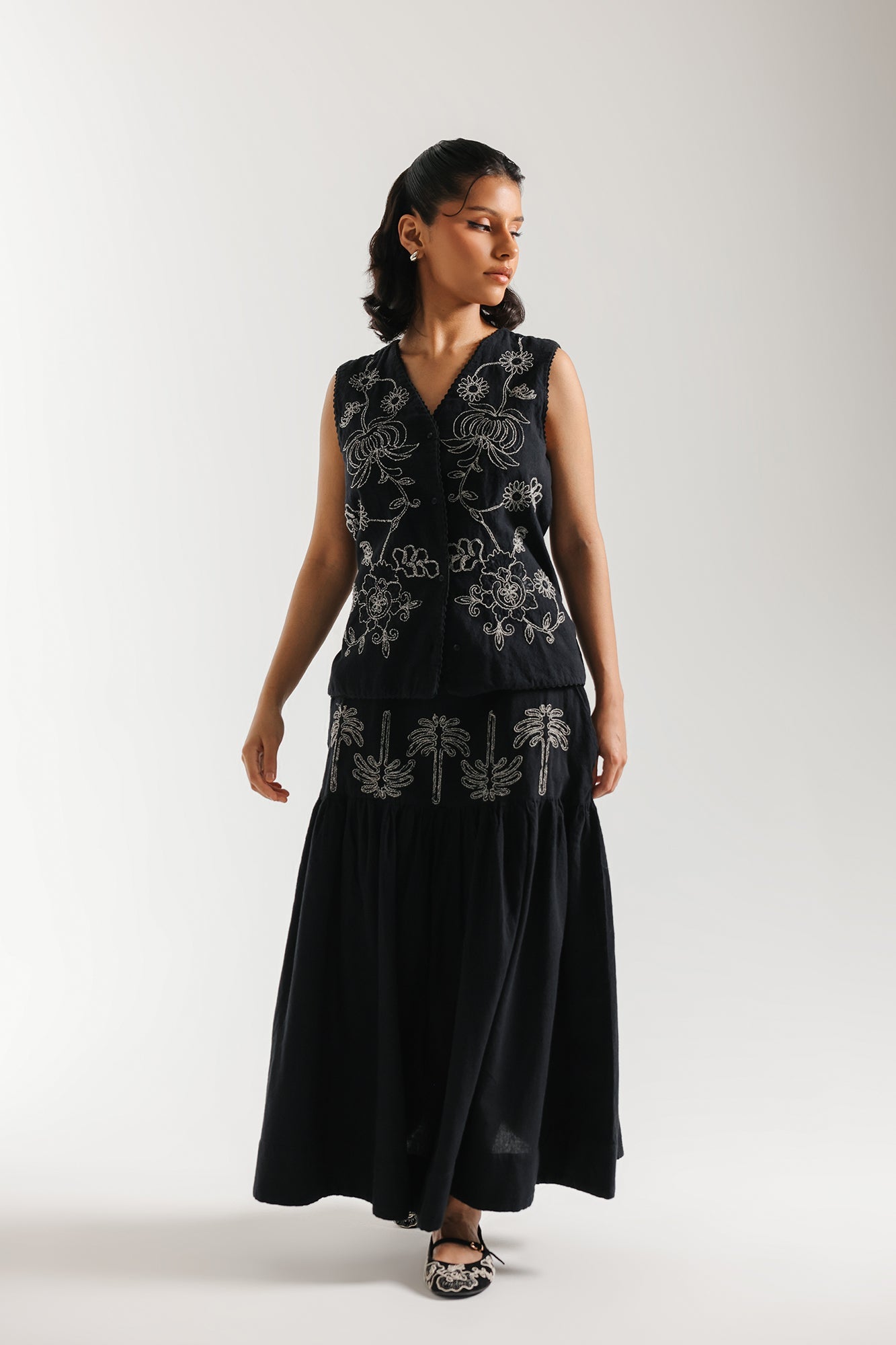 EMBROIDERED WAISTCOAT (E1115/101/902)