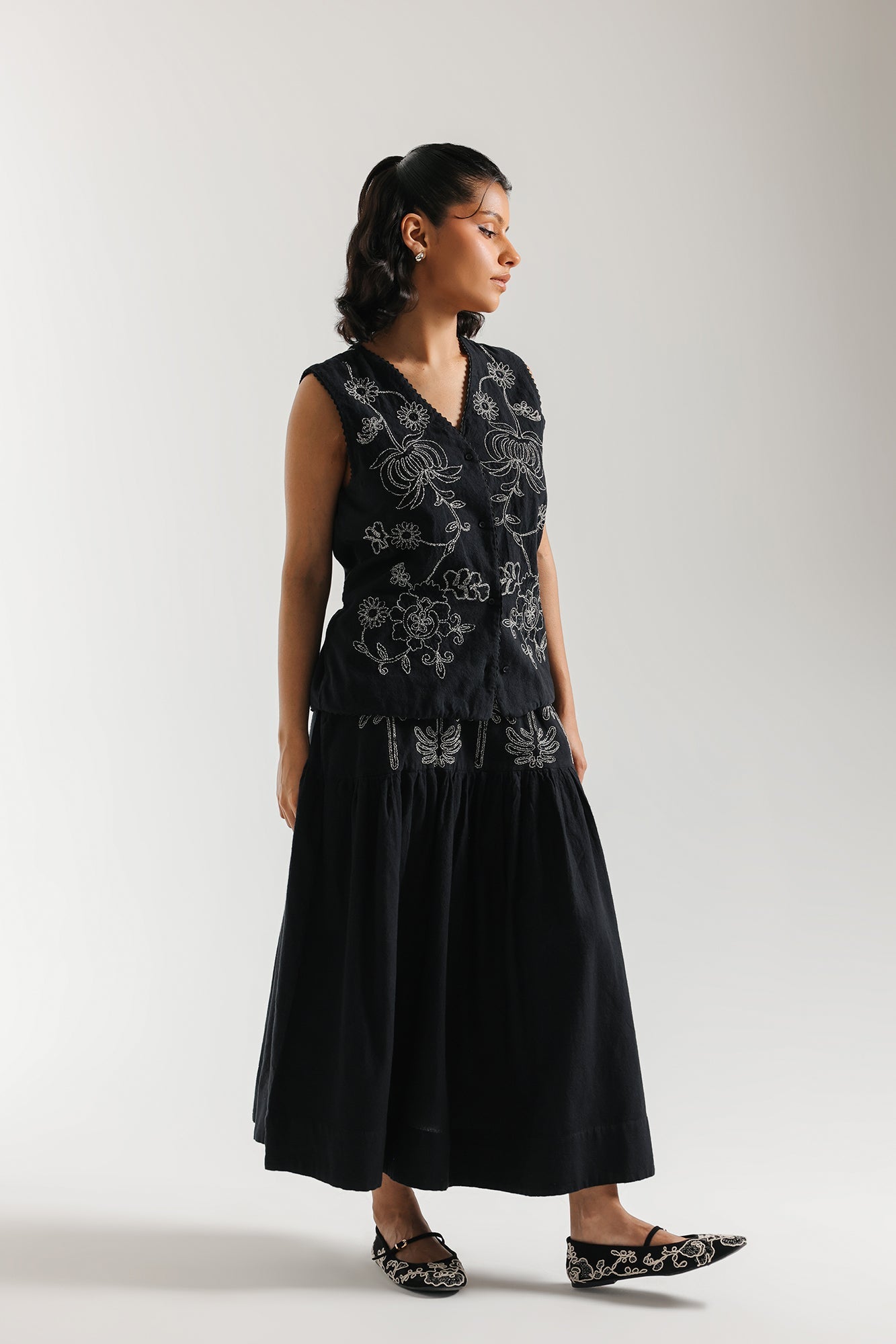 EMBROIDERED WAISTCOAT (E1115/101/902)