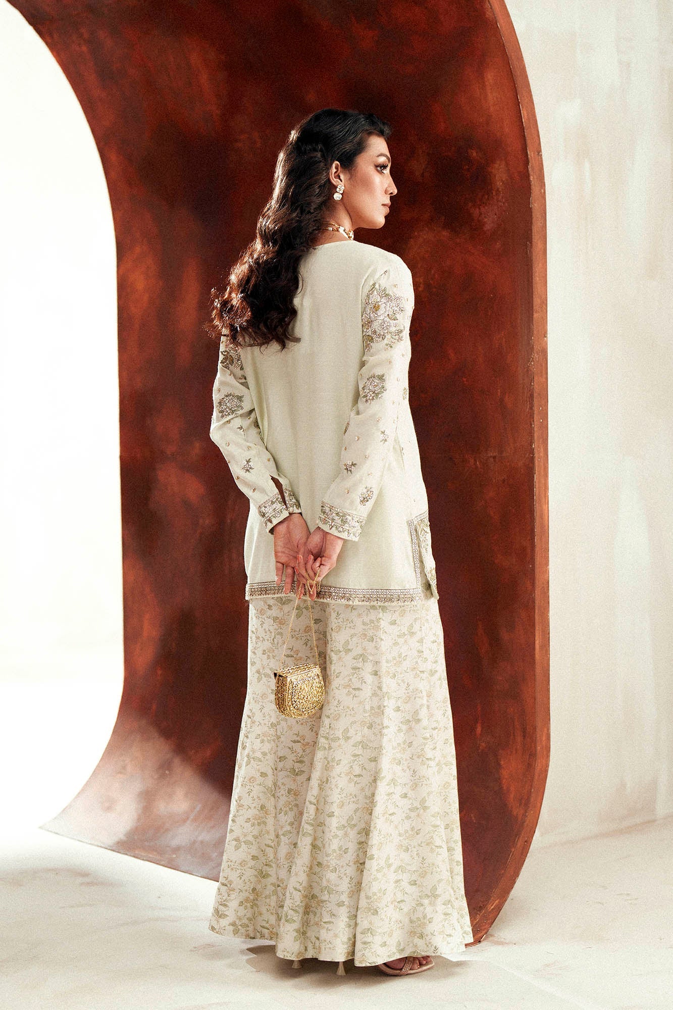 EMBROIDERED SUIT (E1120/104/722)
