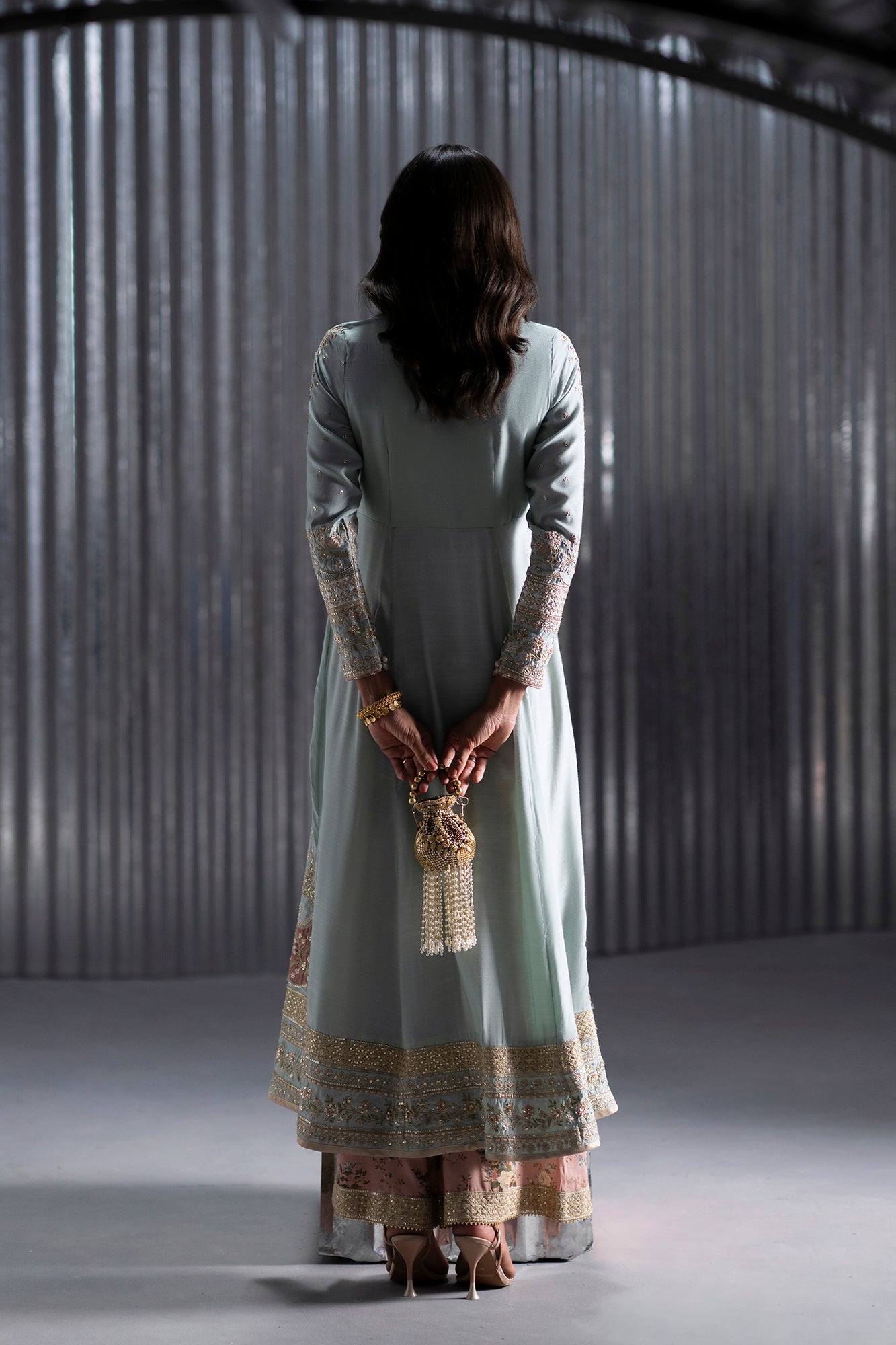 EMBROIDERED SUIT (E1132/104/617)
