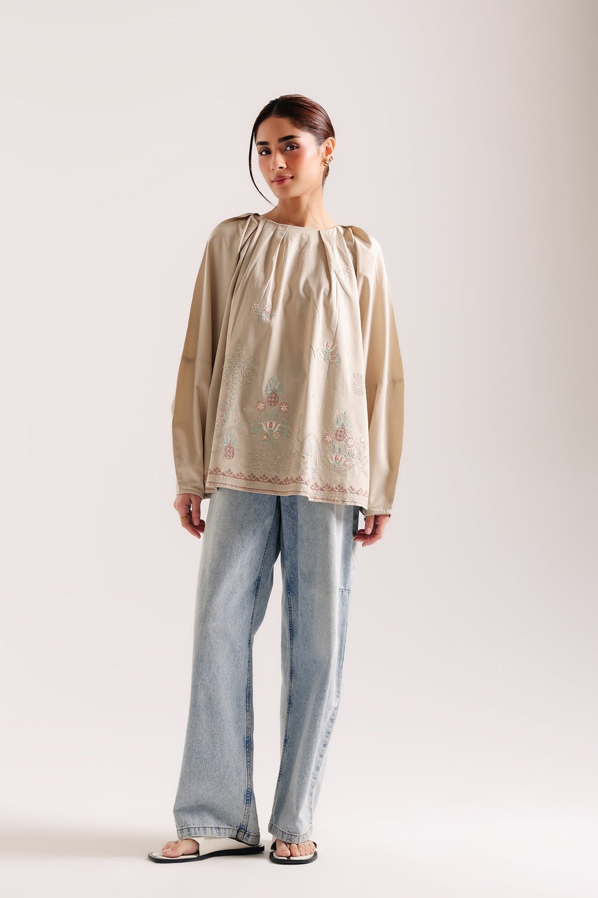 EMBROIDERED TOP (E1133/101/006)