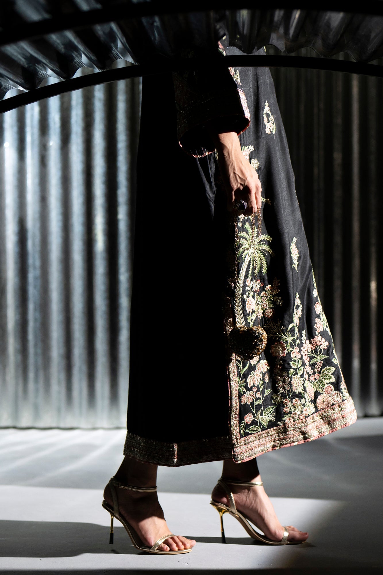 EMBROIDERED KAFTAN (E1135/104/902)