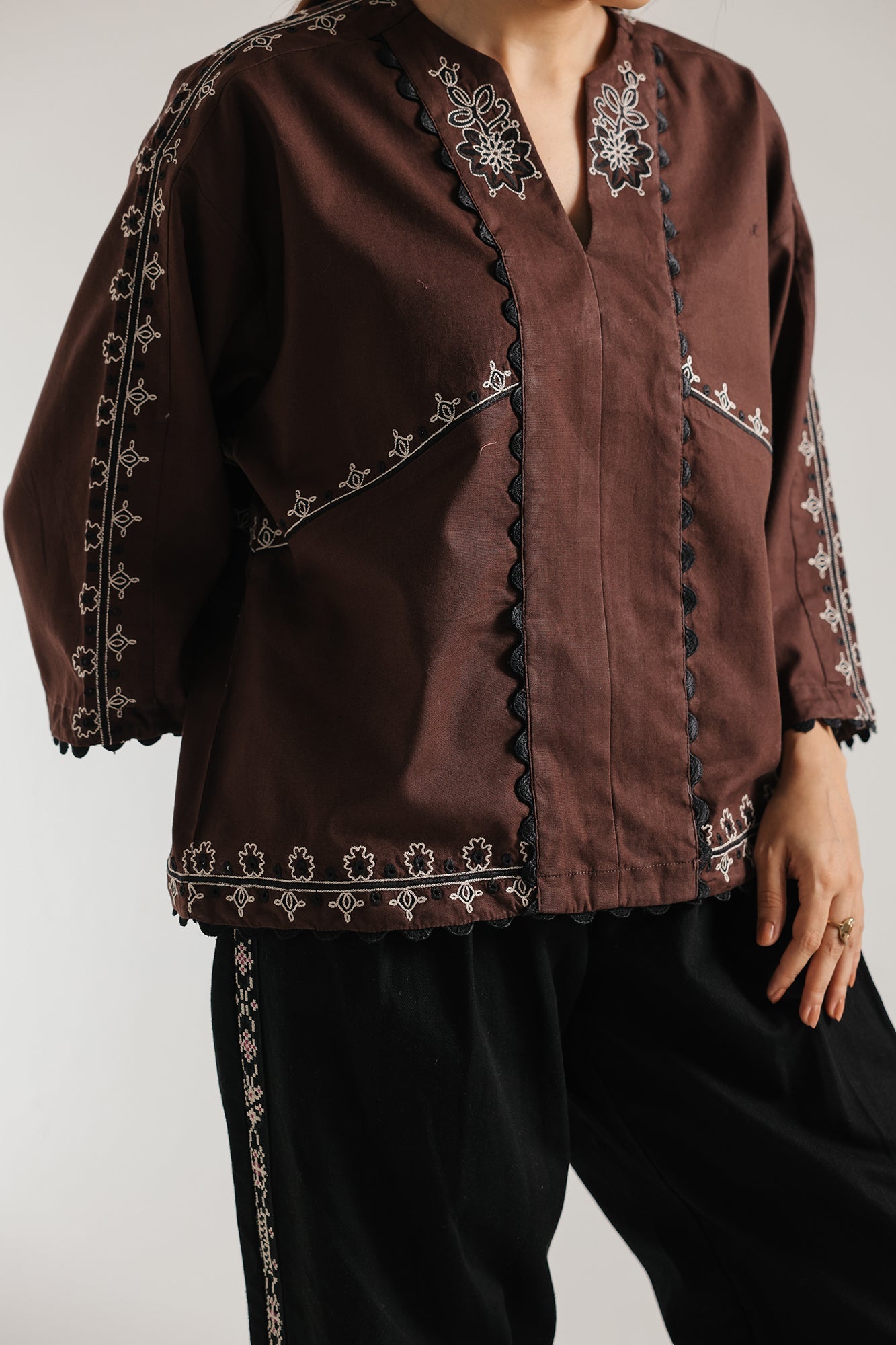 EMBROIDERED TOP (E1136/101/802)