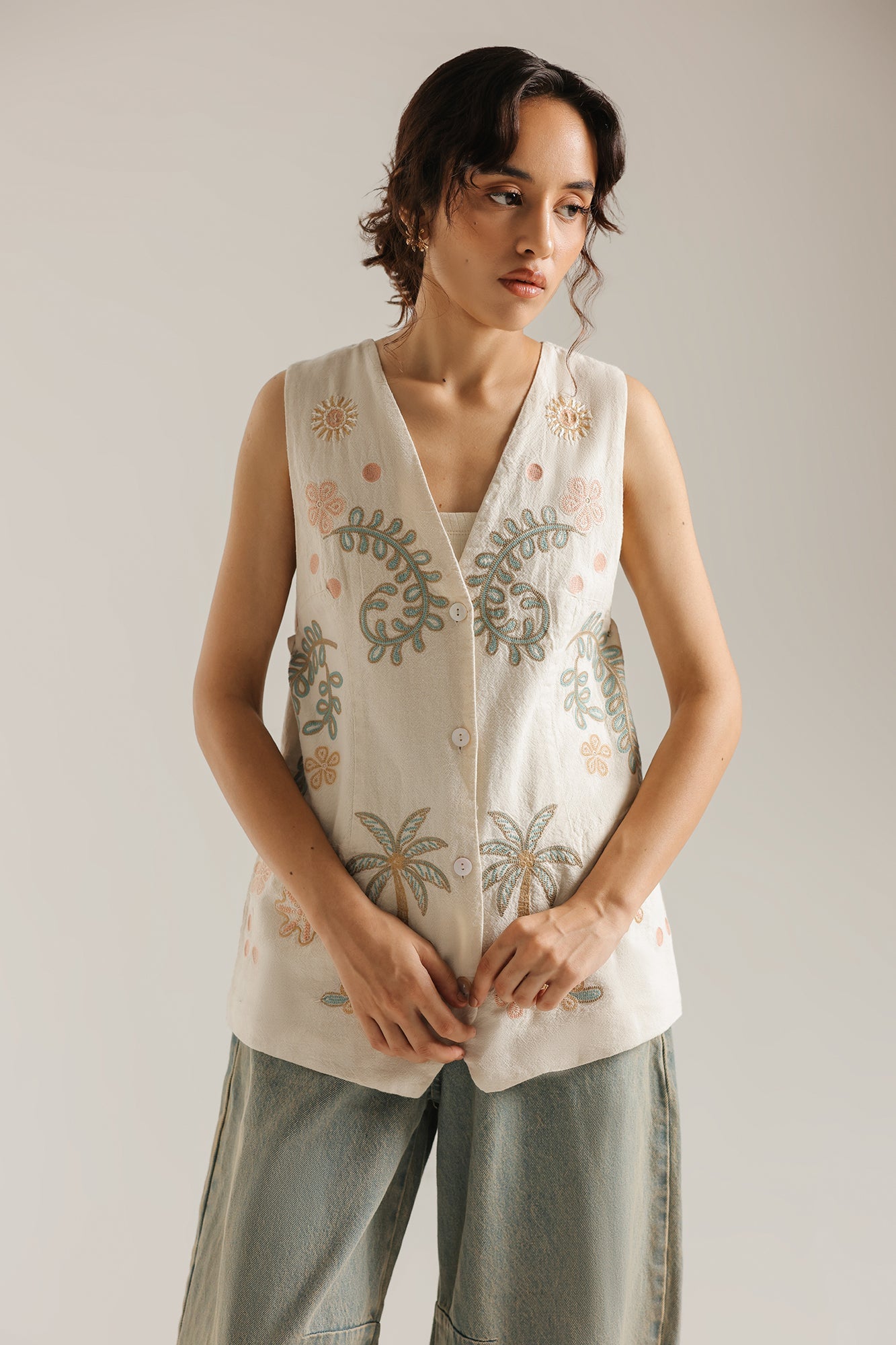 EMBROIDERED WAISTCOAT (E1137/101/006)