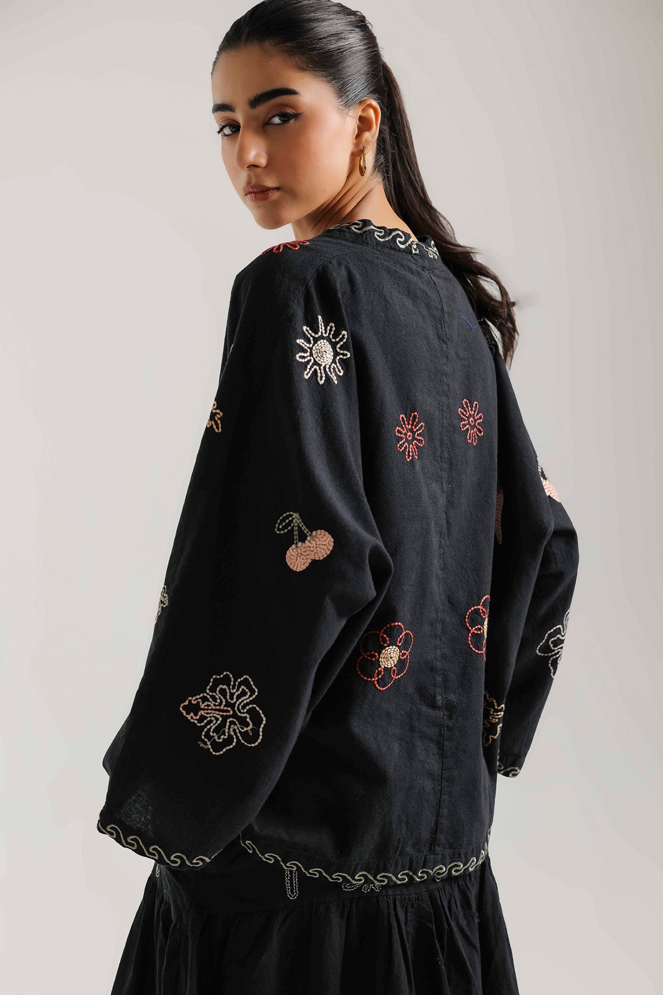 EMBROIDERED TOP (E1138/101/902)