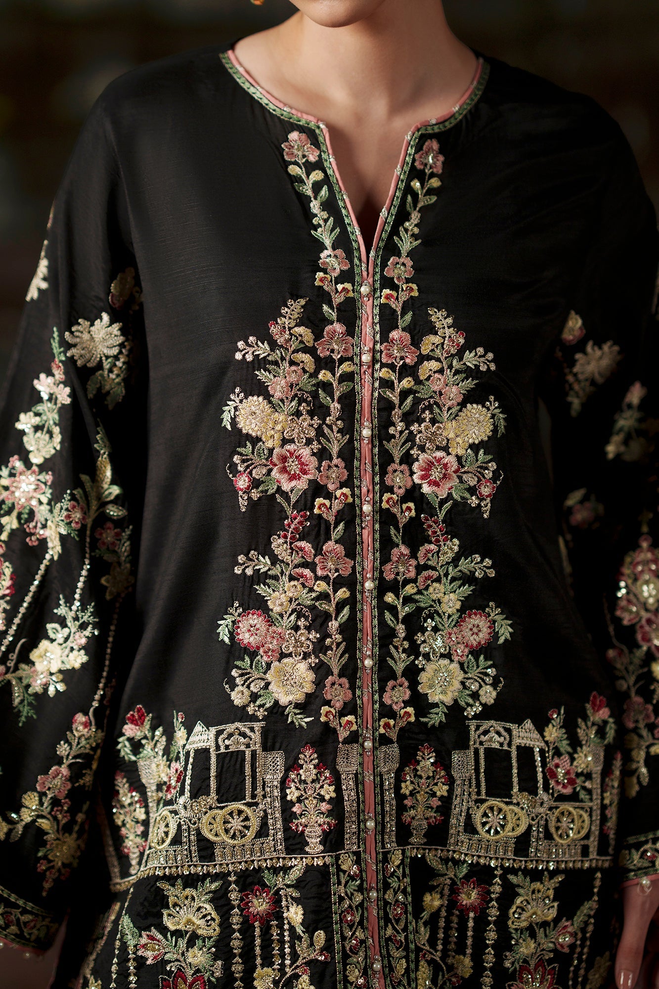 EMBROIDERED SUIT (E1139/104/902)