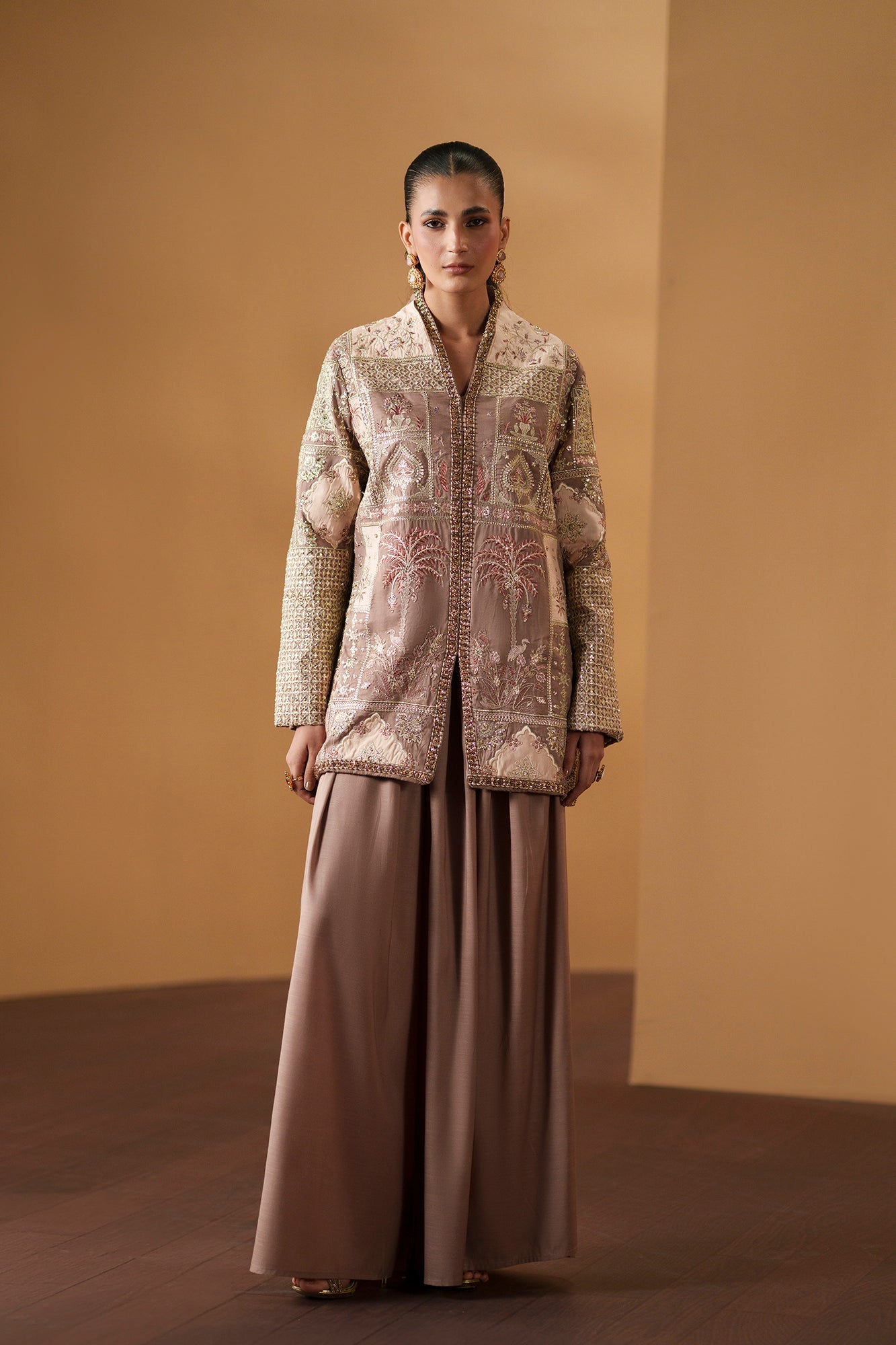EMBROIDERED SUIT (E1148/104/806)