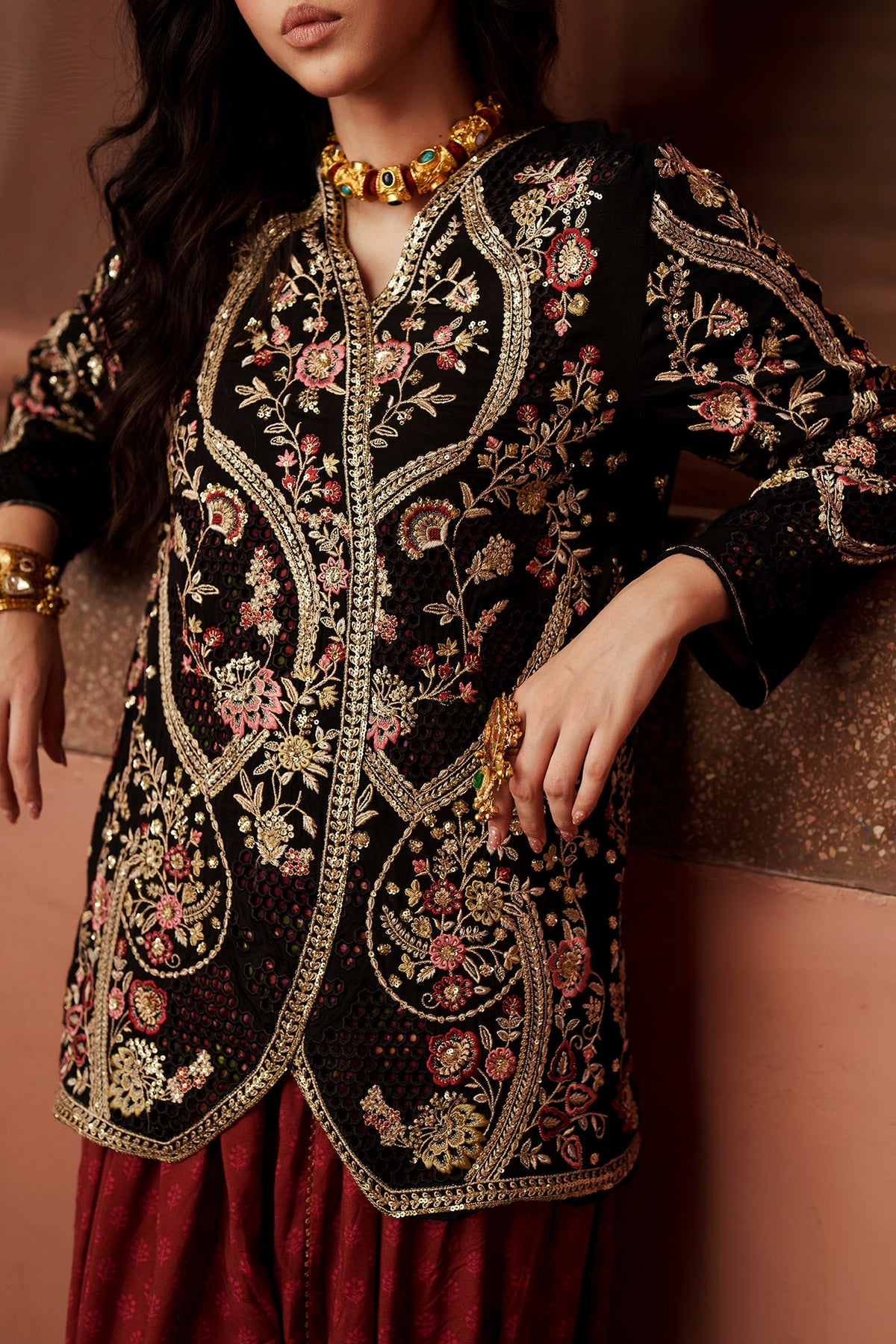 EMBROIDERED SUIT (E1200/104/902)