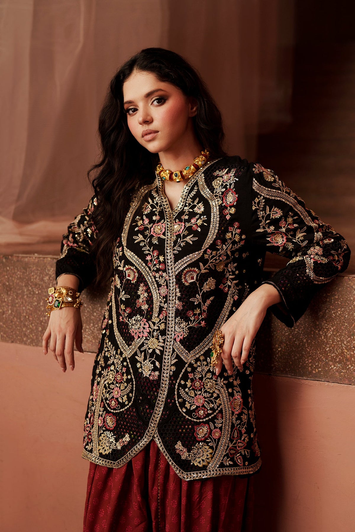 EMBROIDERED SUIT (E1200/104/902)