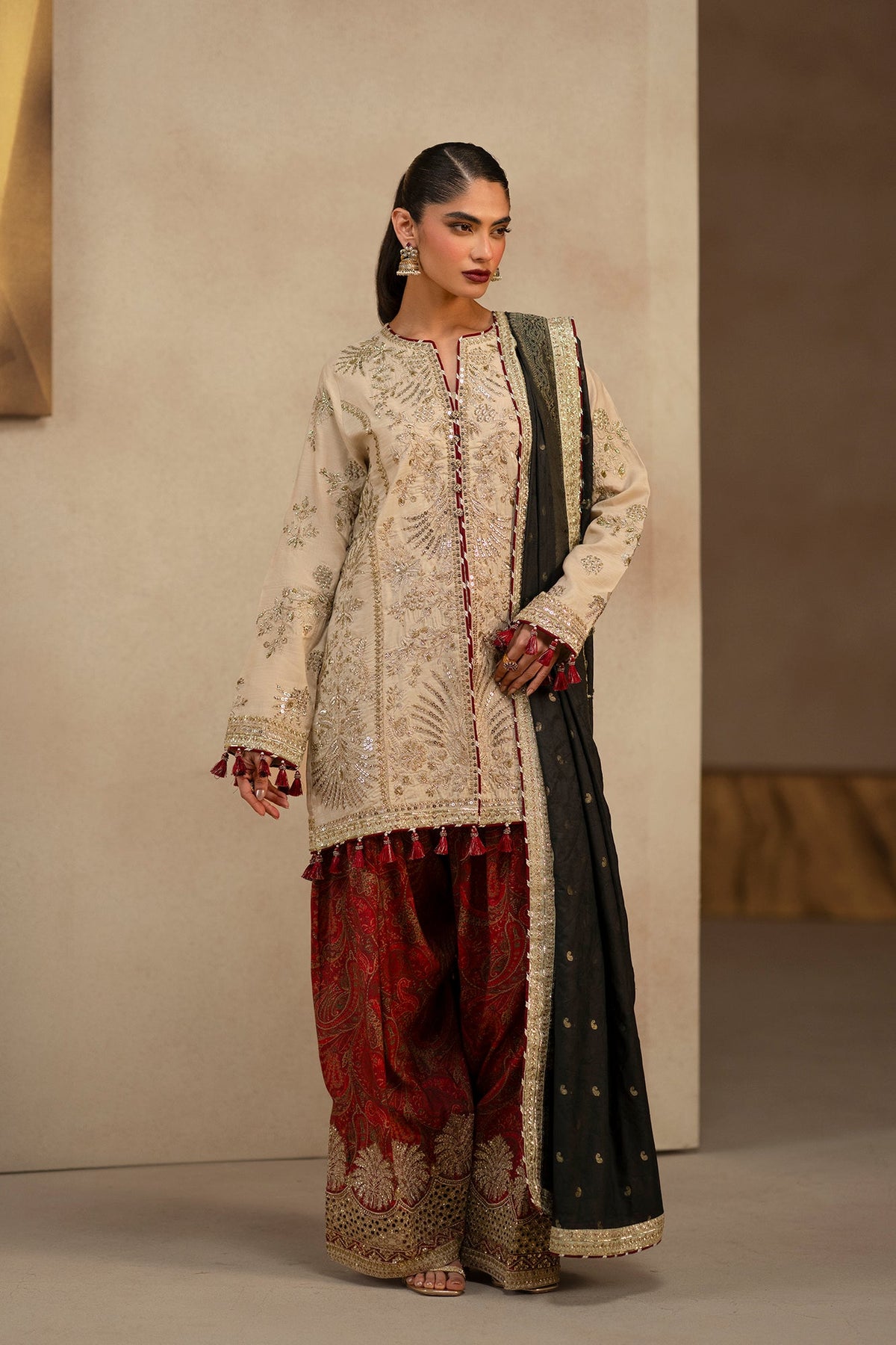 EMBROIDERED SUIT (E1206/104/006)