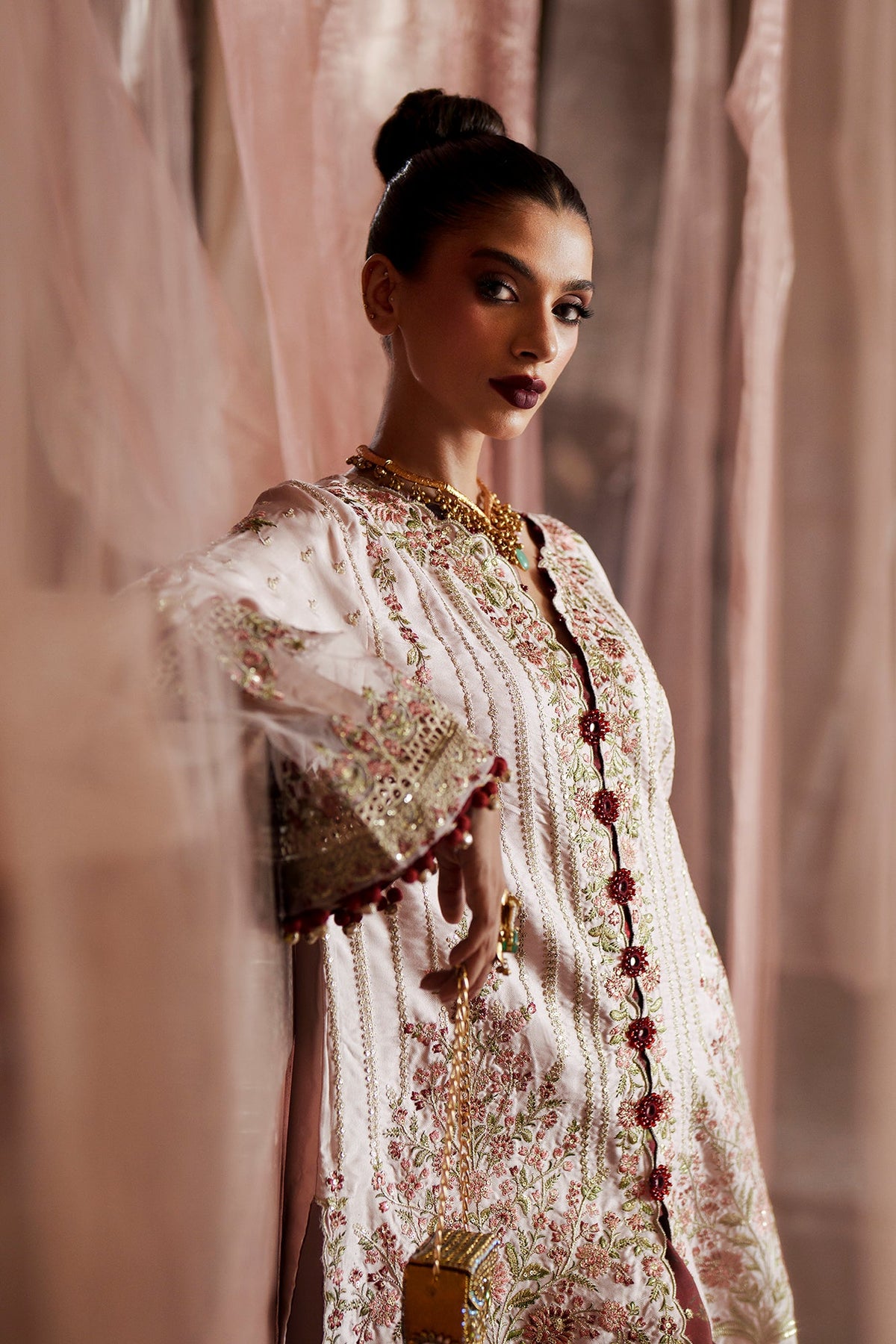 EMBROIDERED SUIT (E1216/104/329)