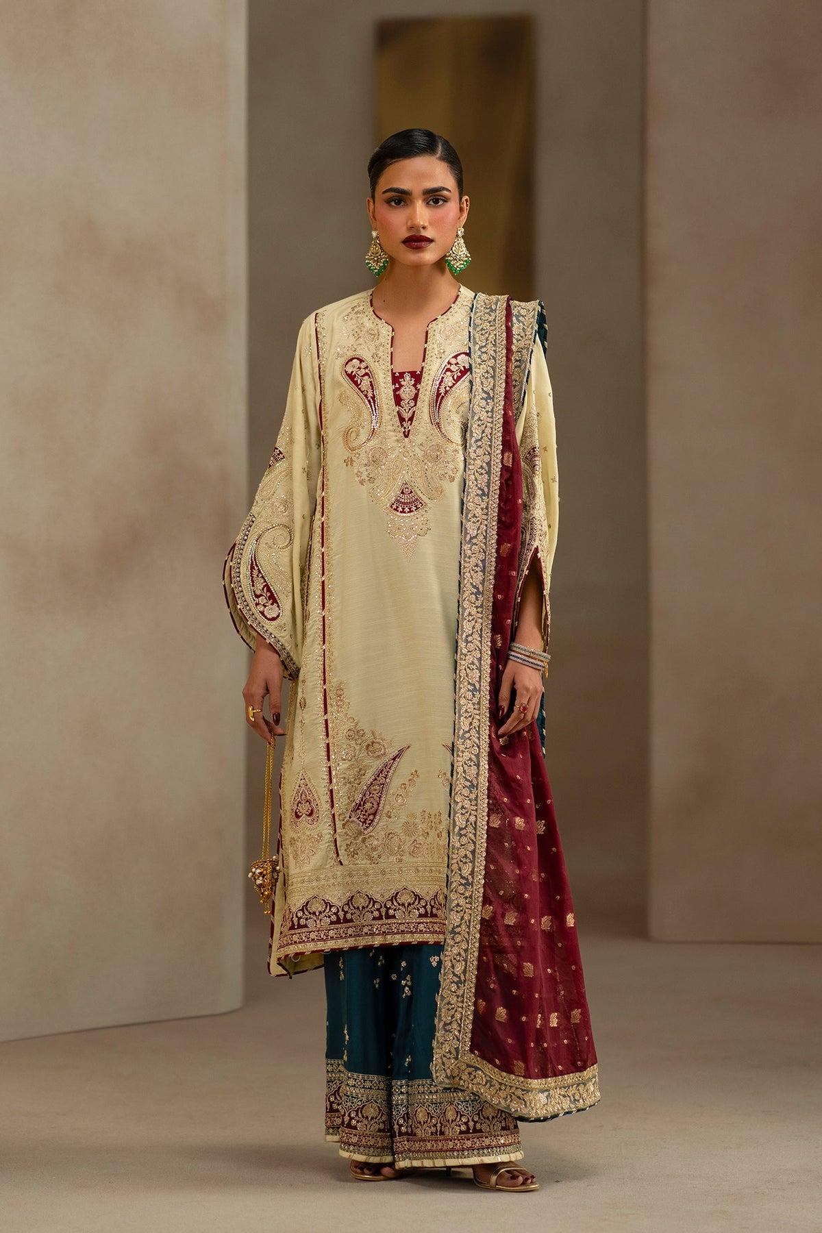EMBROIDERED SUIT (E1223/104/112)