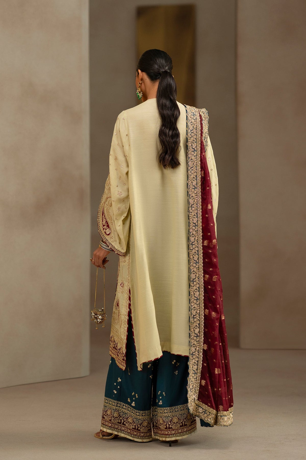 EMBROIDERED SUIT (E1223/104/112)