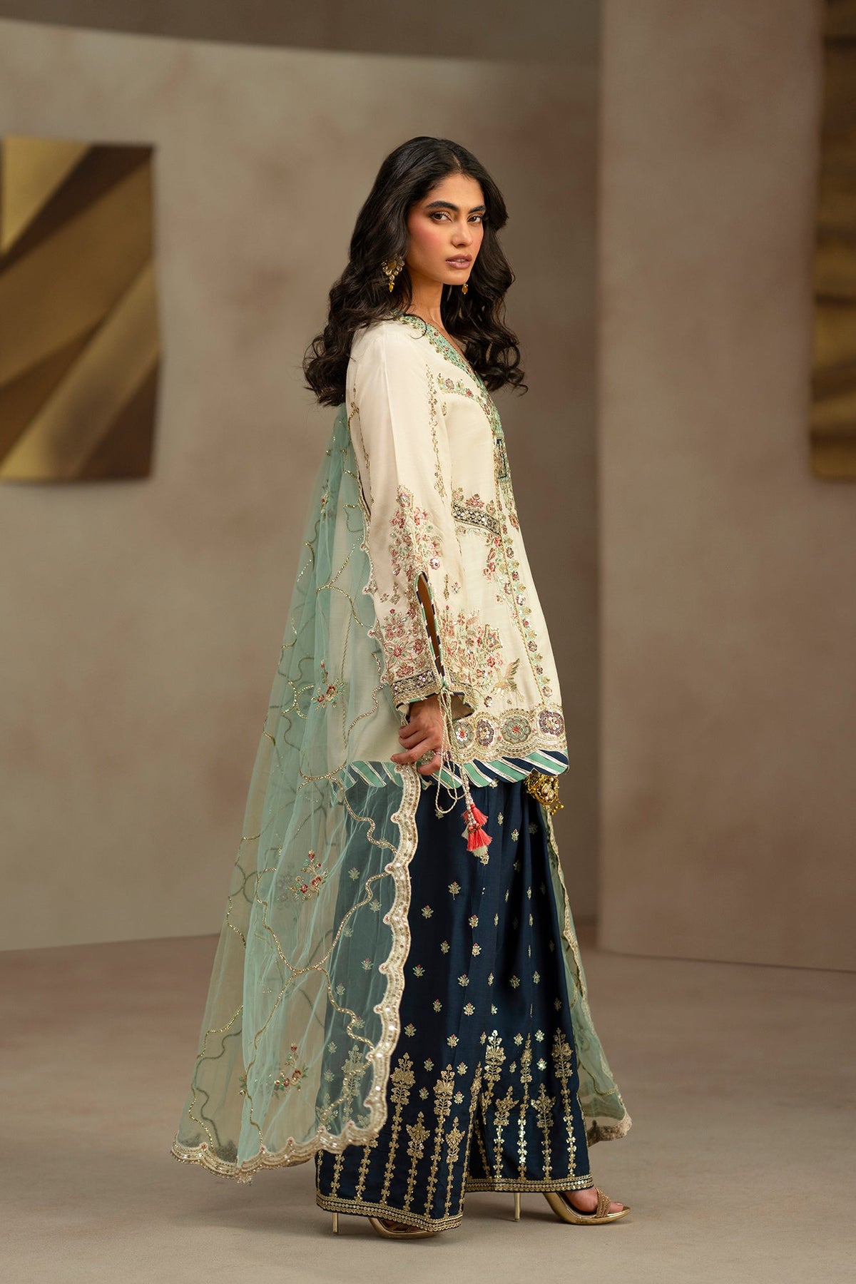 EMBROIDERED SUIT (E1226/104/005)